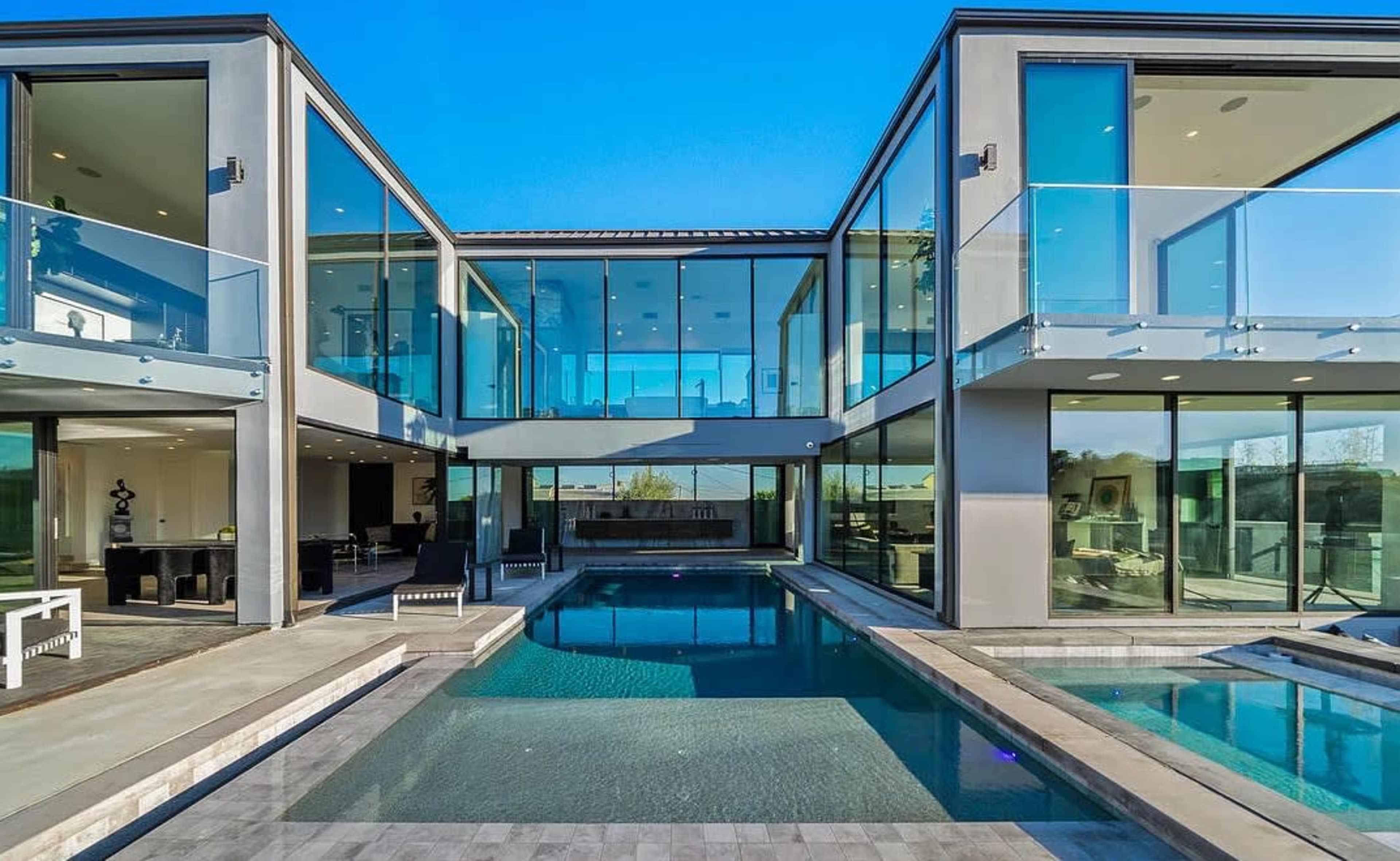 HASLAM TERRACE GLASS-WRAPPED POWERHOUSE Image in Central LA, Los Angeles, CA