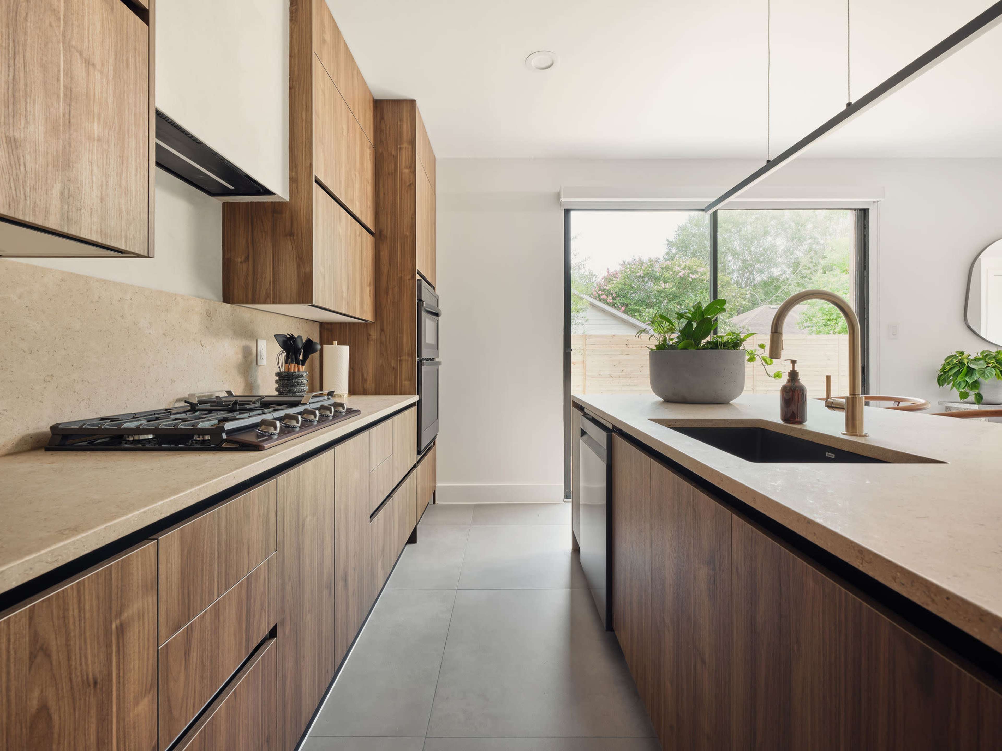 Suburban Luxury: The Balcony Oak Image in , Conroe, TX