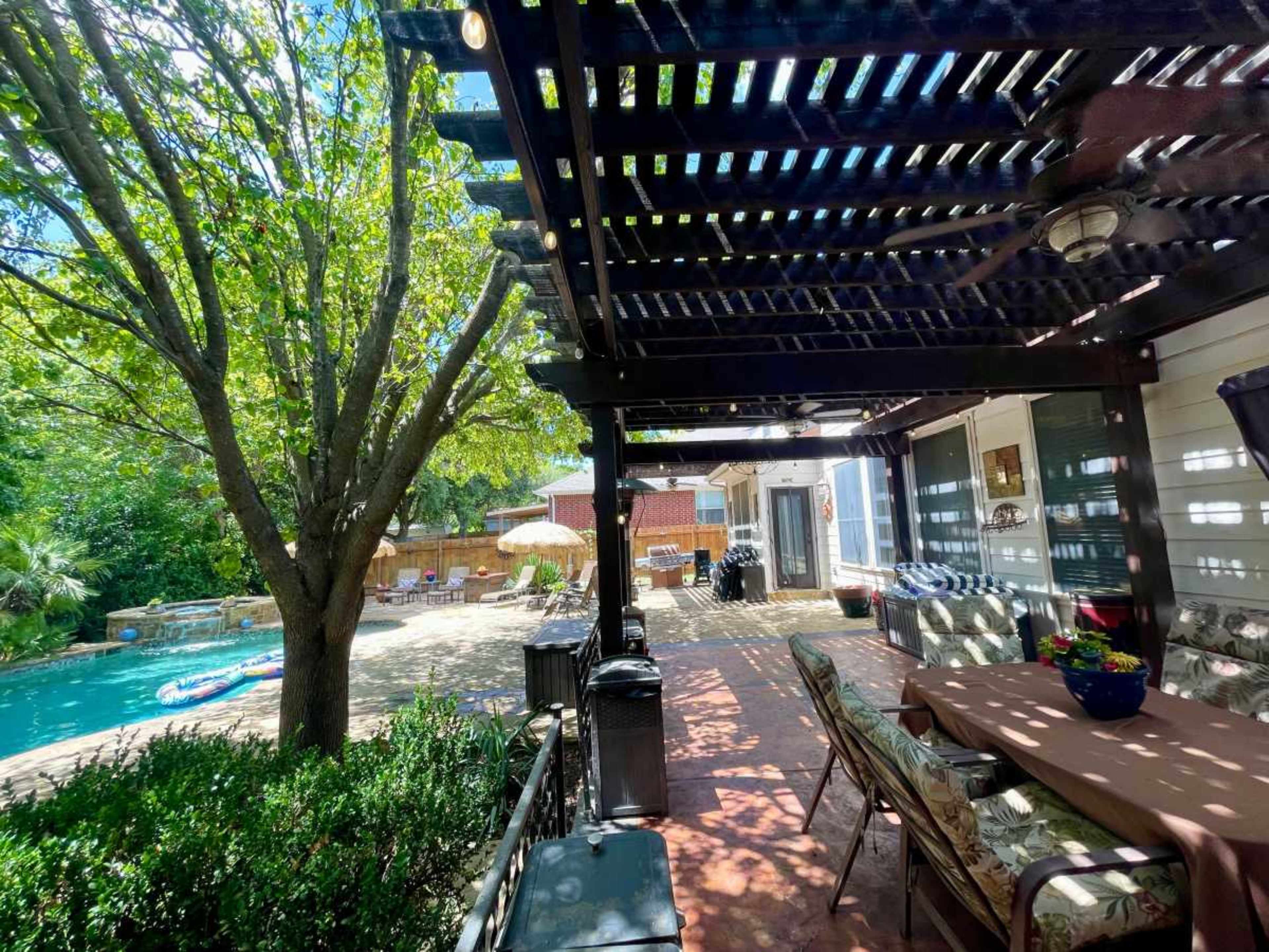 Tropical Oasis🌺 - Patio, Pool & Spa Image in Mountain Creek, Pflugerville, TX