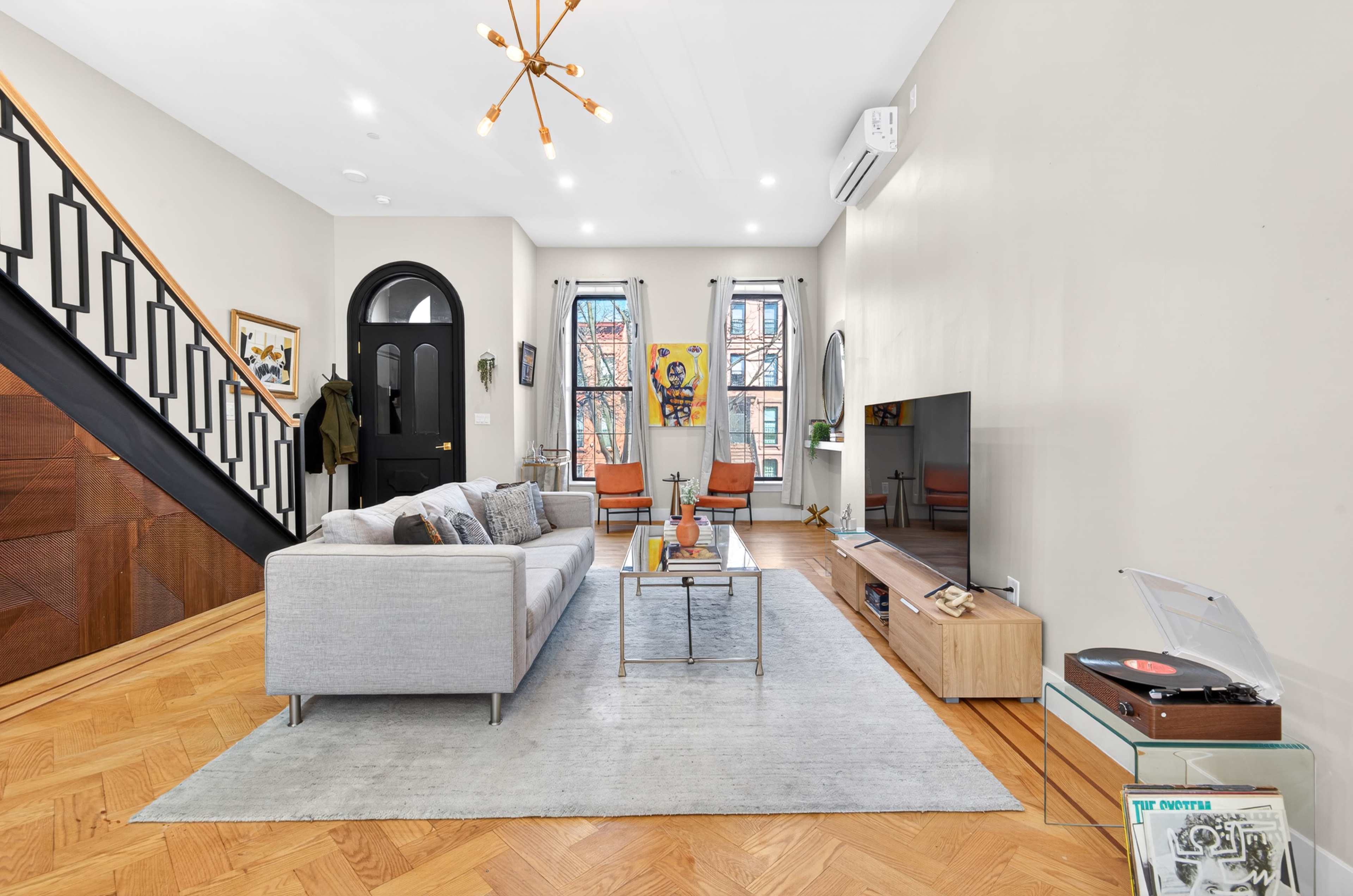 Brownstone - Urban design - Natural light Image in Bedford-Stuyvesant, Bklyn, NY