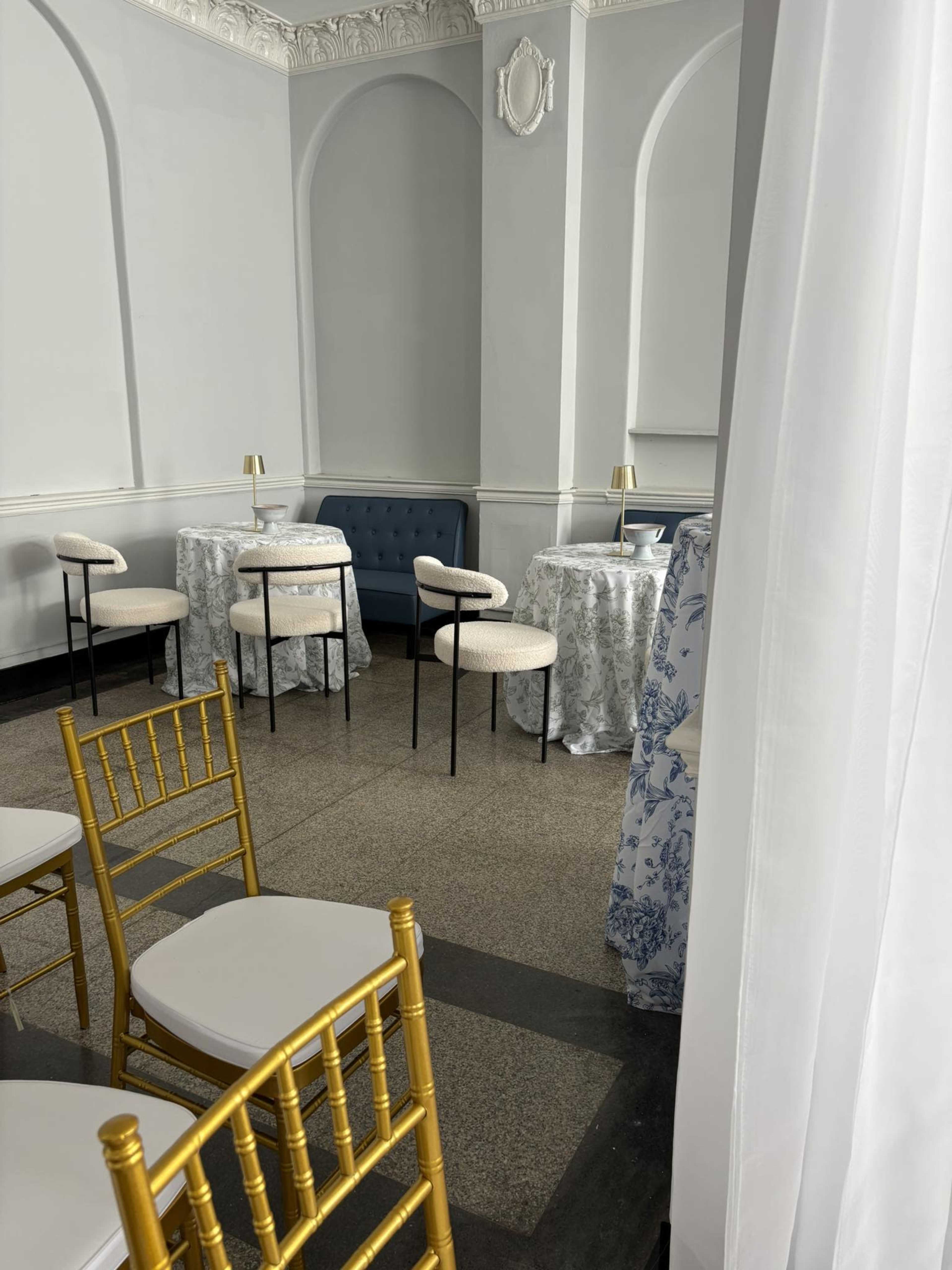 Historic Downtown Studio with Tall Ceilings & Romantic Aesthetic Image in Fort Wood, Chattanooga, TN