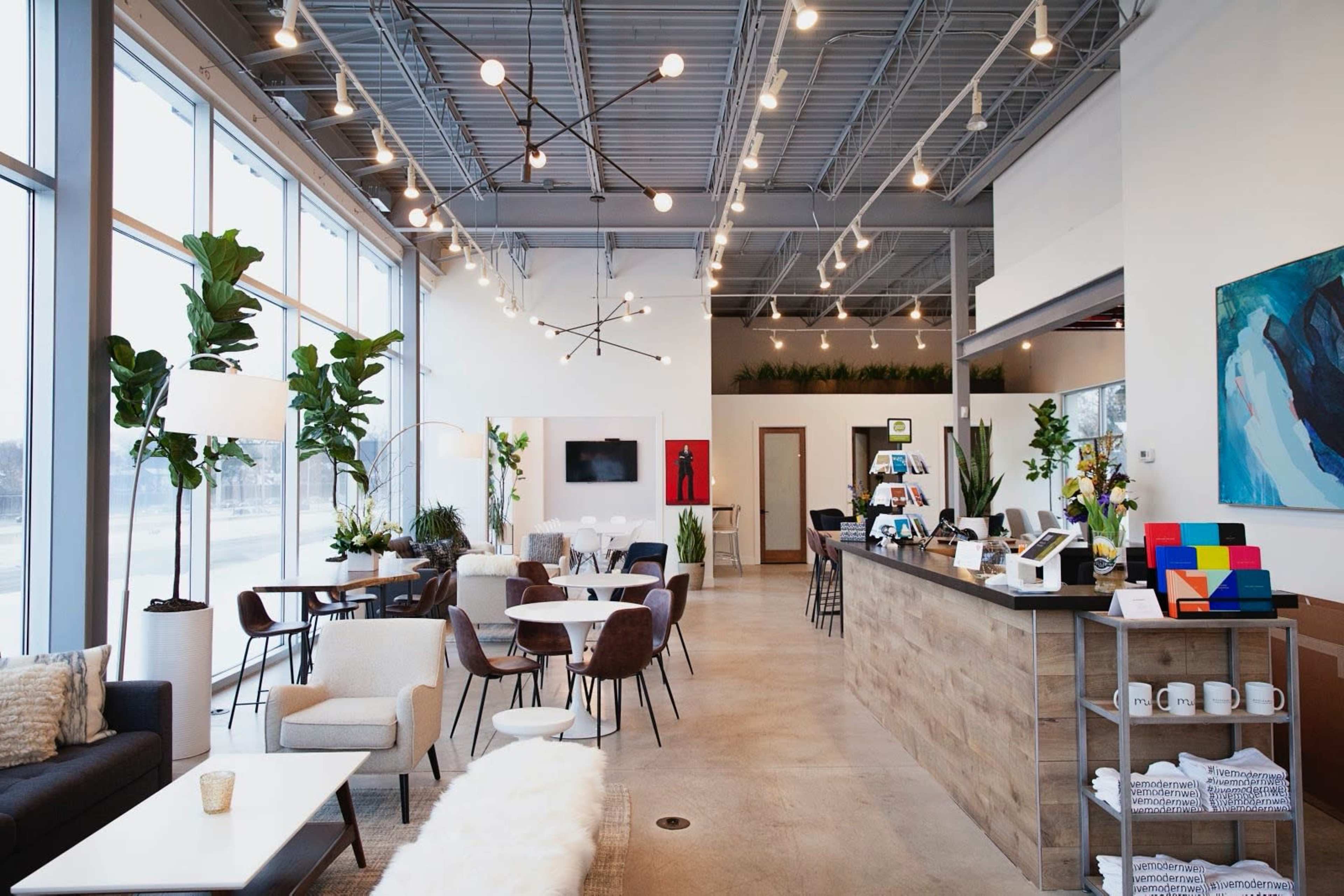 Minneapolis Collaborative Space with Bright, Natural Light Image in Bryn Mawr, Minneapolis, MN