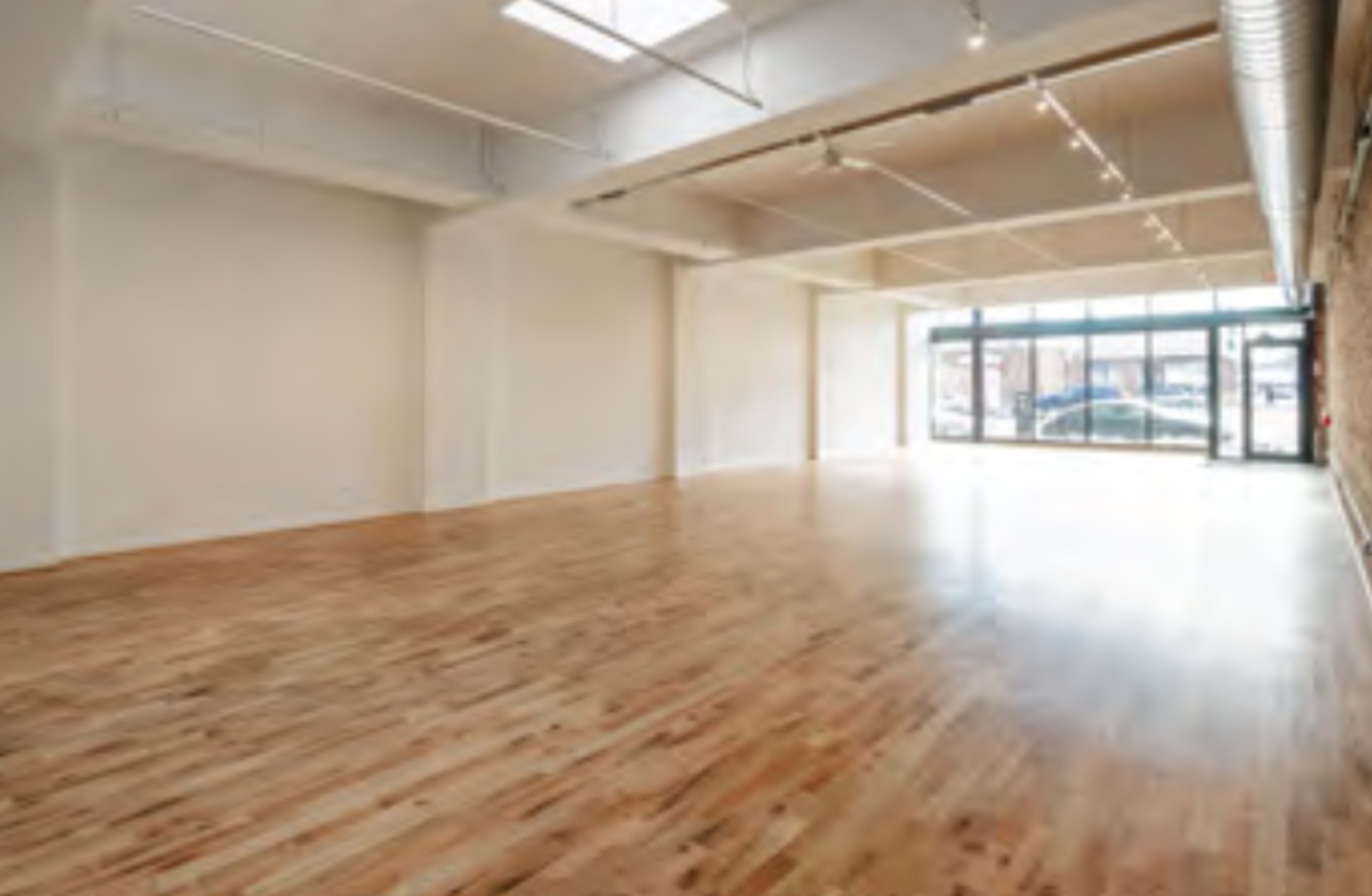 Logan Square photo studio with an open floor plan Image in West Town, Chicago, IL