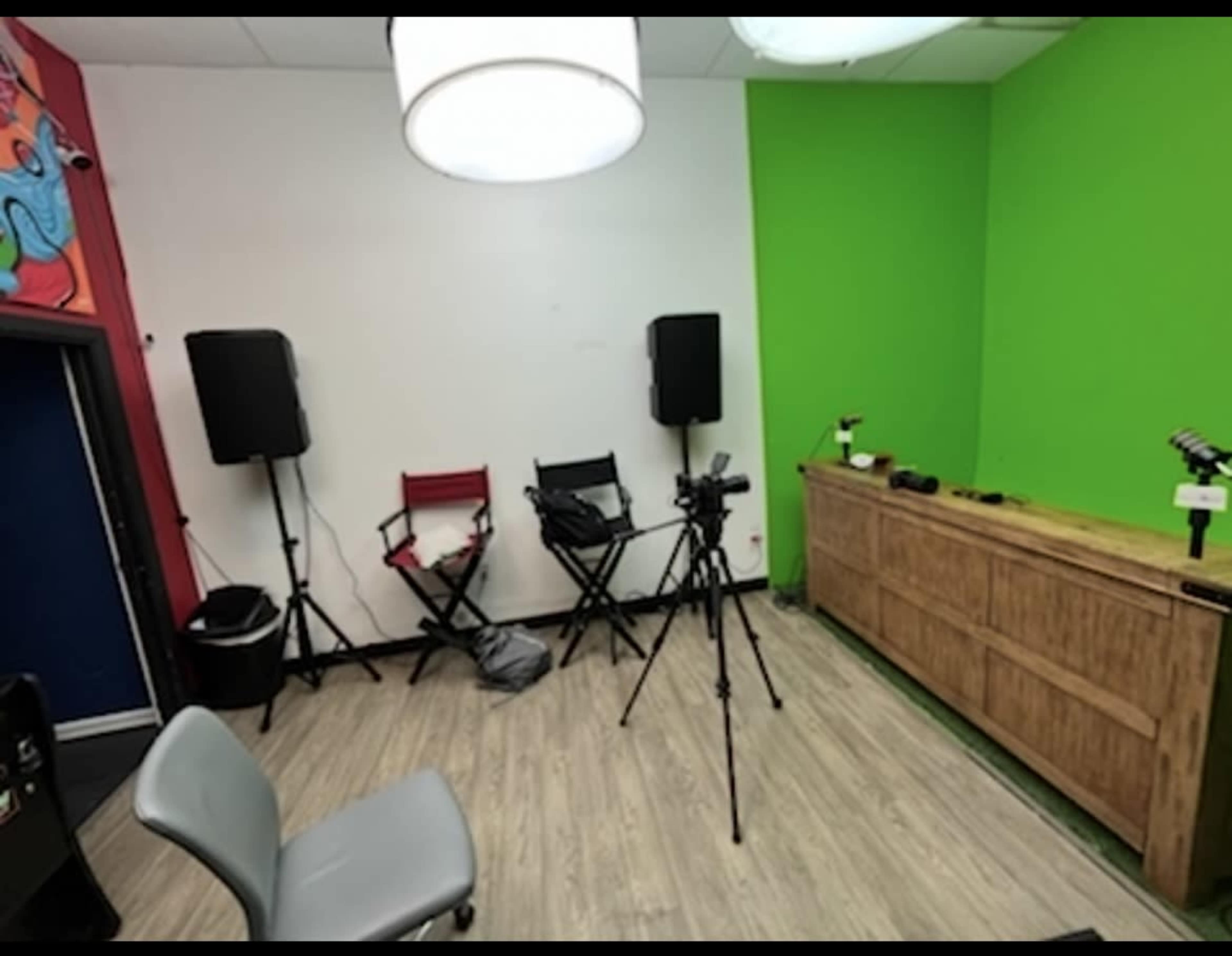 .	All-in-One Podcast & Video Studio w/ Green Screen + Lighting Image in Harrisburg, Harrisburg, PA