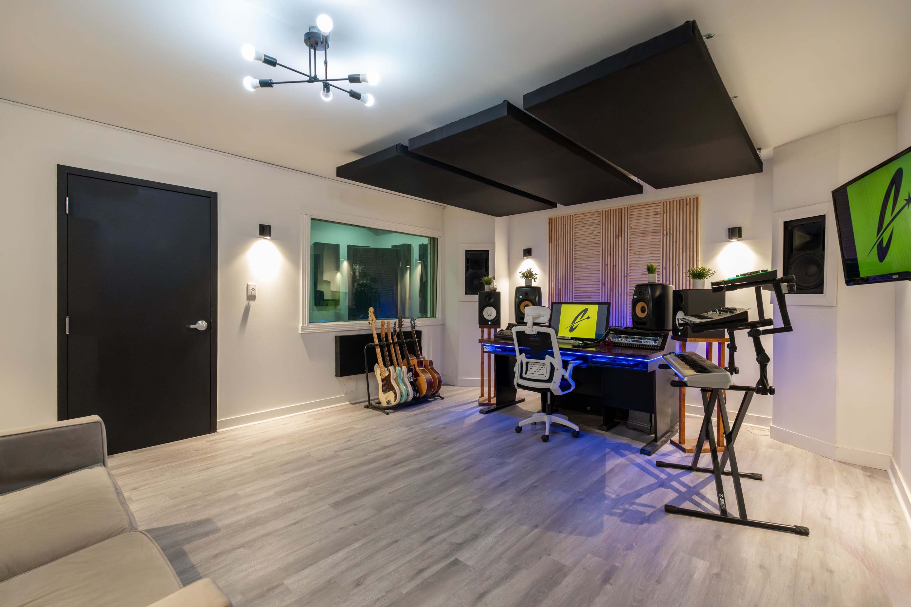 Urban Unit with Acoustically Treated Studio & Content Creation Facility Image in Woodbridge, vaughan, ON