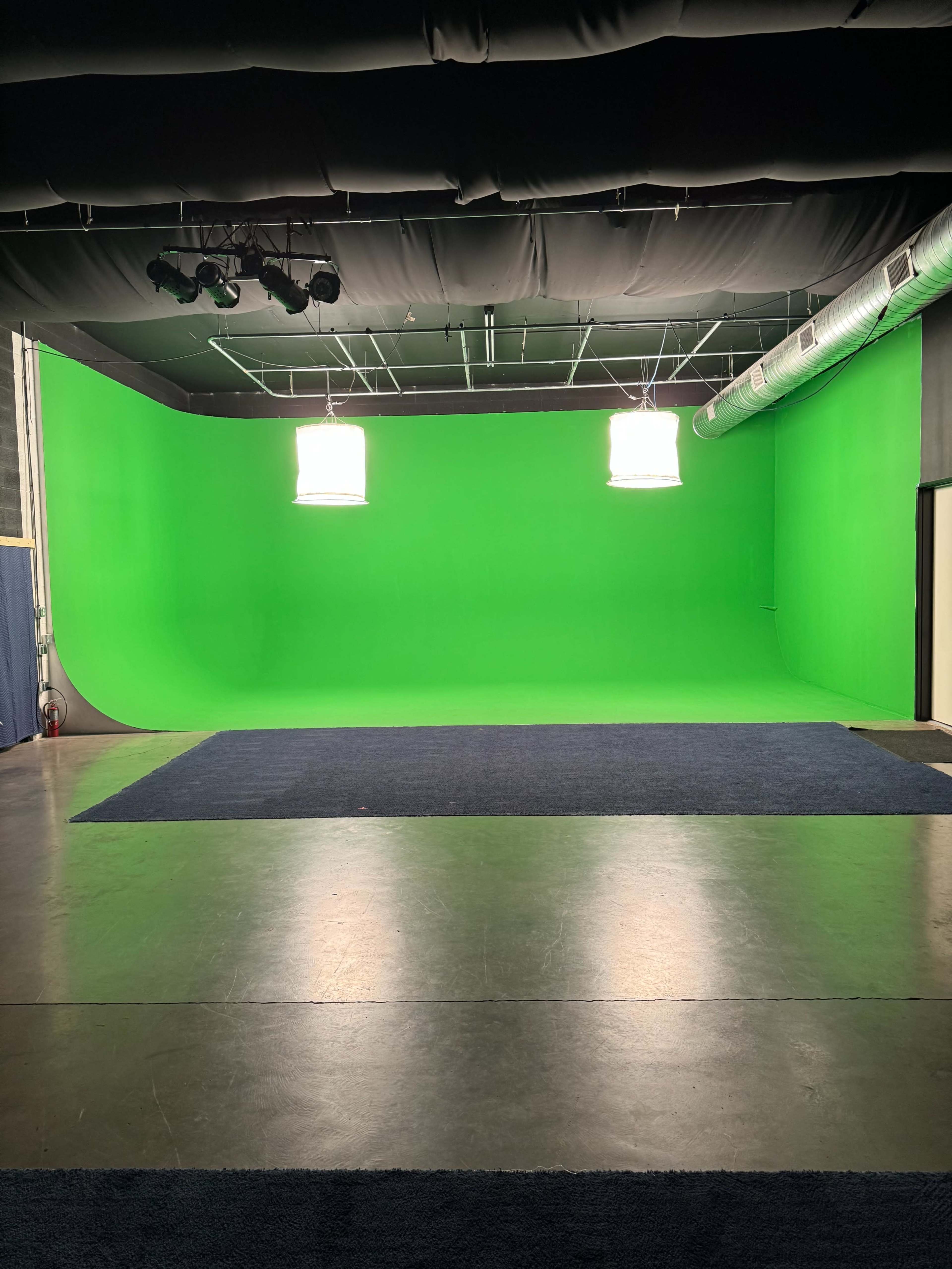 4,000 sqft Professional Video Studio with Green Screen & Green Cycloramic Screen. Image in Camelback East Village, Phoenix, AZ