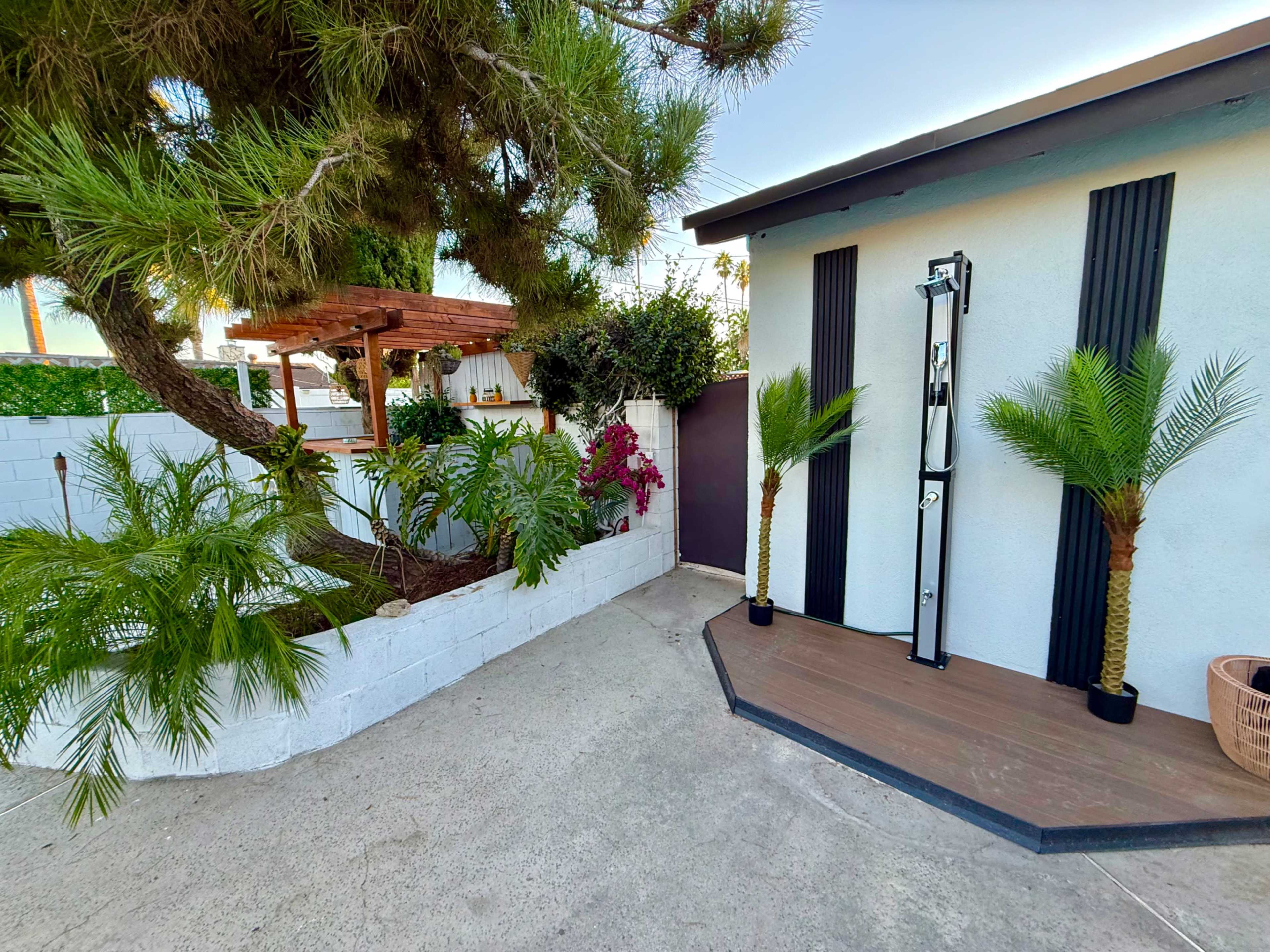 Boho Tropical Oasis with Pool, Tiki Bar & Lounge w/ indoor Casita- Casa Love Studios Image in North Hills, North Hills, CA