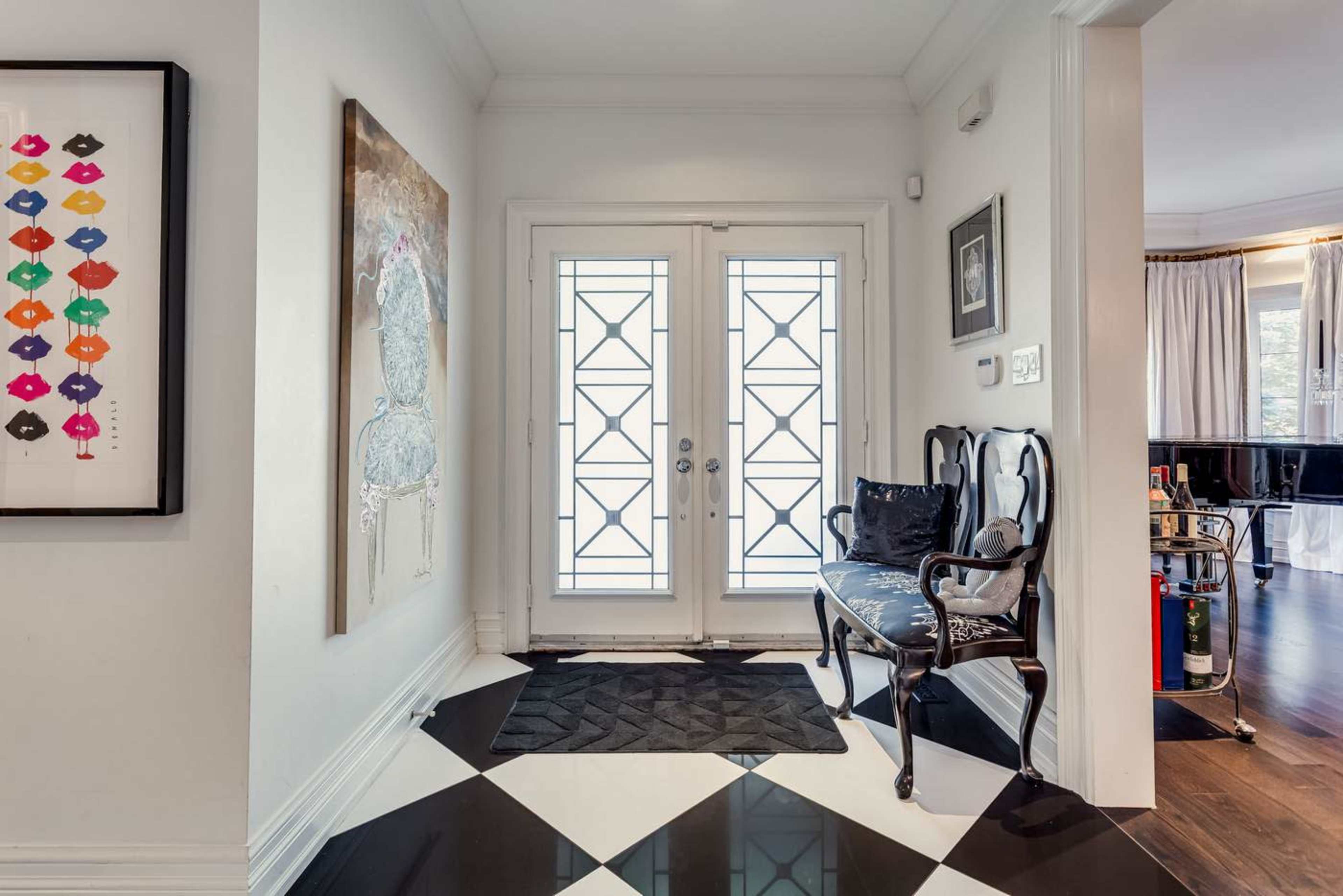 Contemporary Open Concept House Image in Thornhill, Thornhill, ON