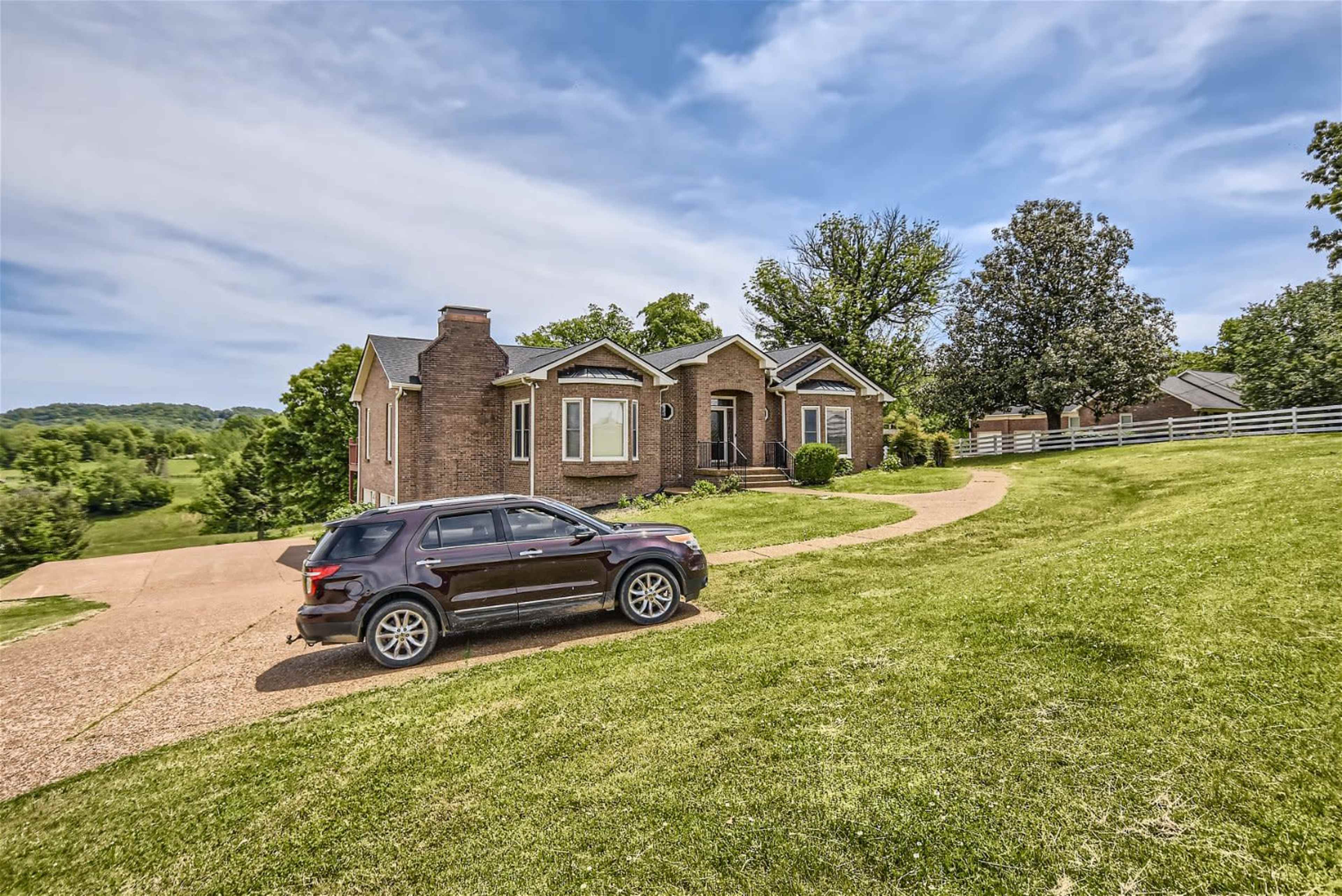 5 Acre 2500 SQFT Country House Near Nashville! Image in , Franklin, TN