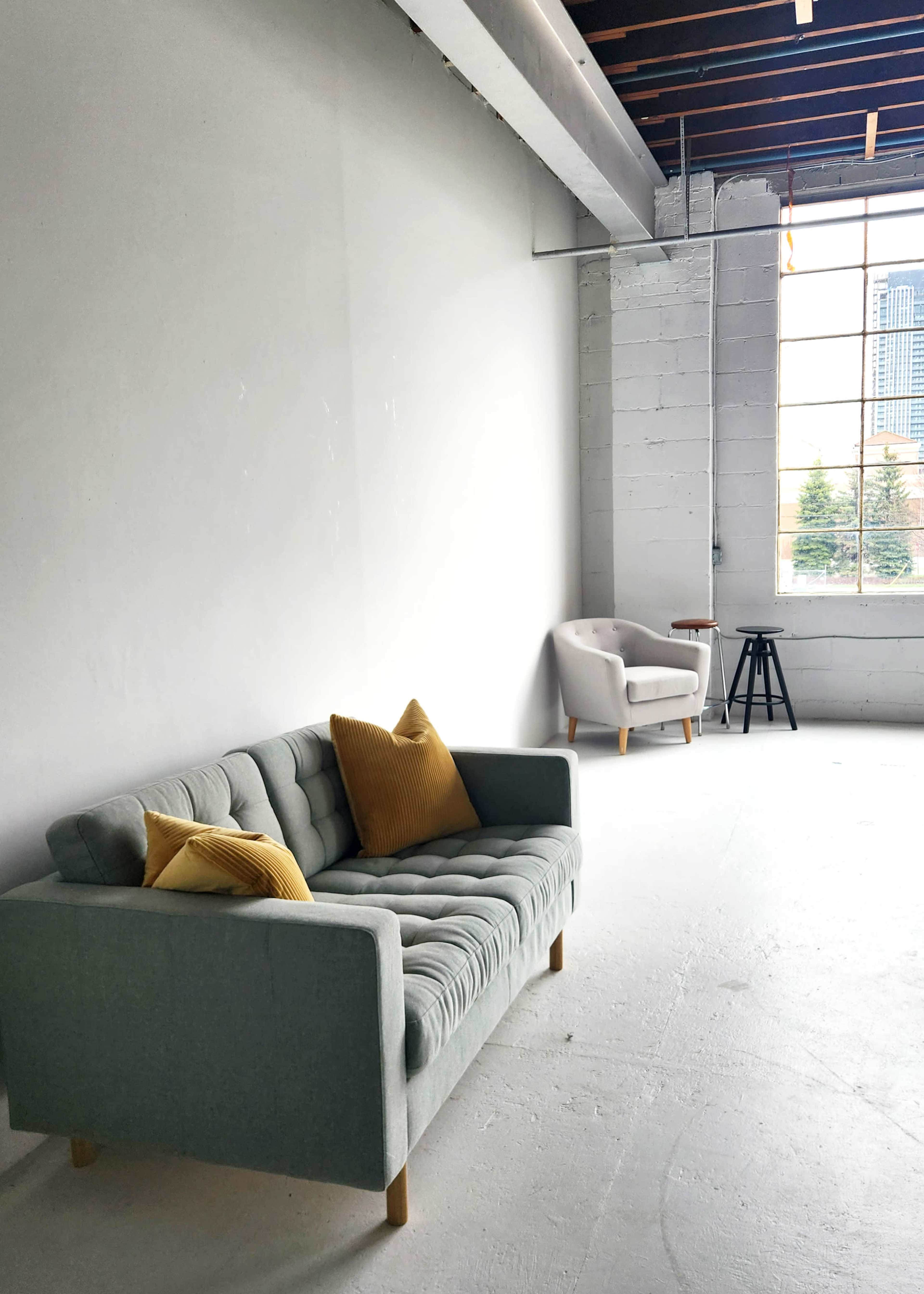 Traditional Photo Studio with Even North Light Image in Leaside, Toronto, ON