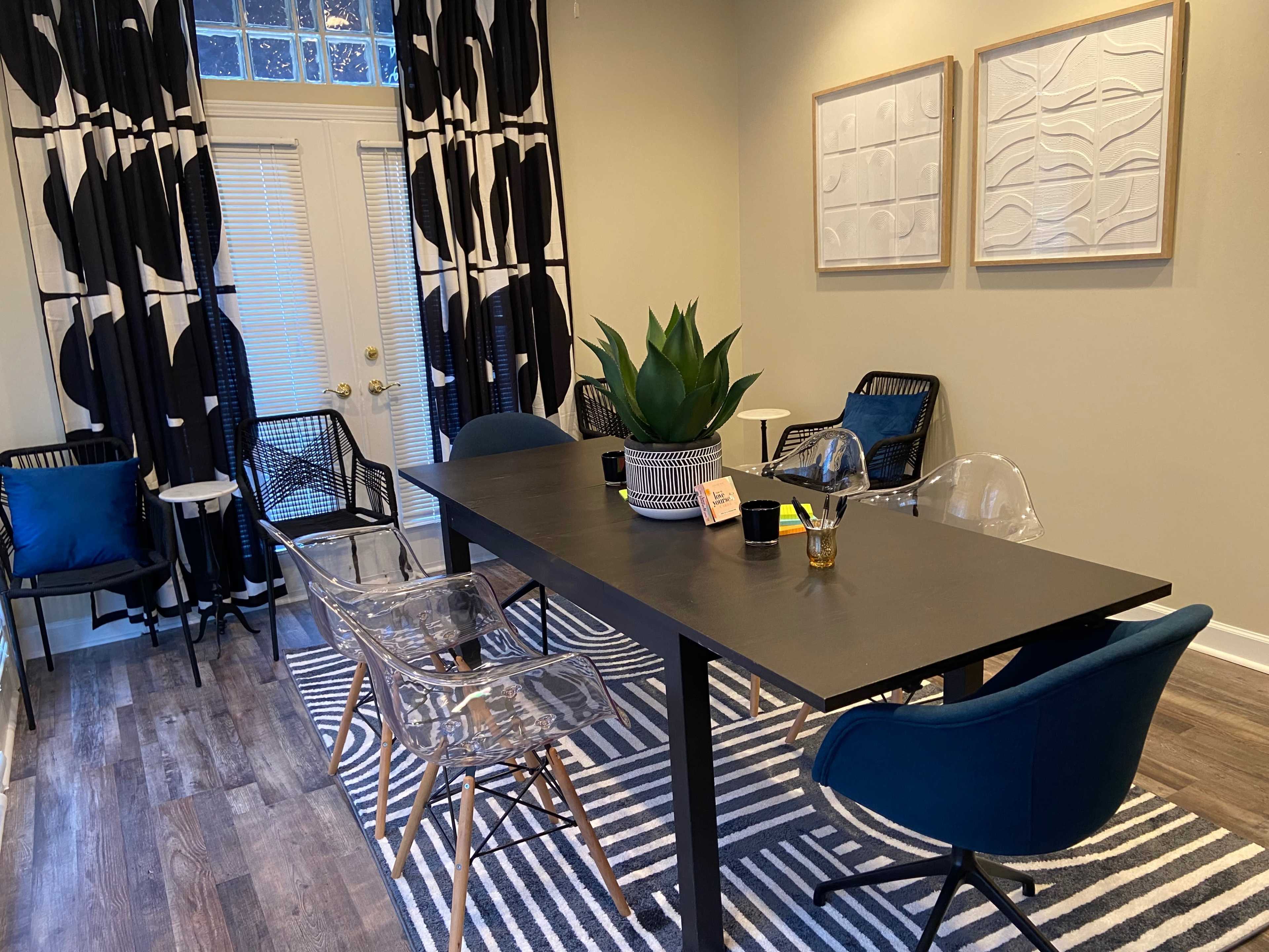 Contemporary Intimate Meeting Space in Roswell's medical downtown Image in Alpharetta, Roswell, GA