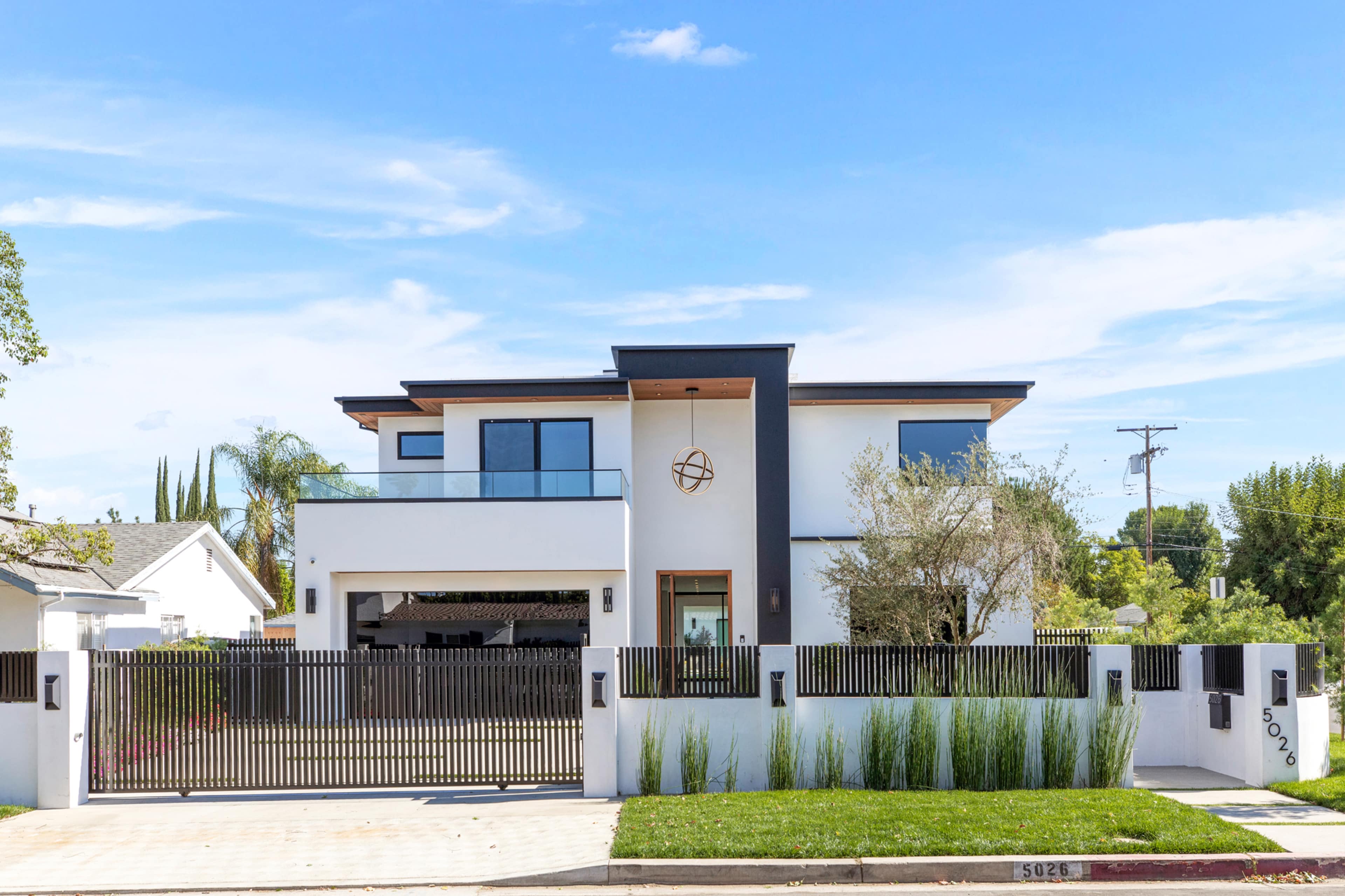 MODERN MASTERPIECE, NATURAL LIGHT, DESIGNER BACKYARD, HIGH CEILINGS, 2 STORY HOME, STUNNING POOL AREA Image in Encino, Encino, CA