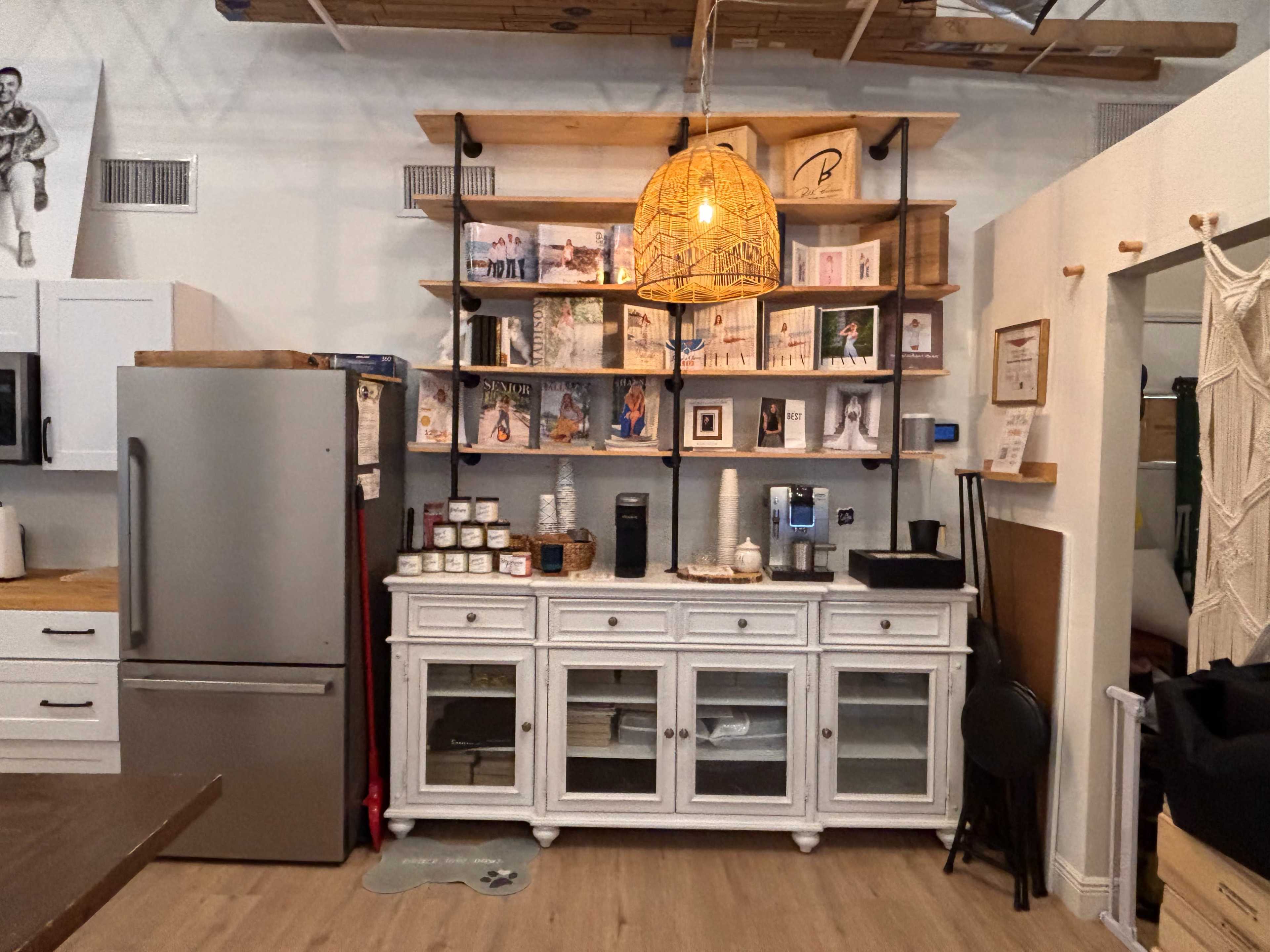 Professional Palm Beach Studio with Makeup & Wardrobe Area Image in Juno Ridge, North Palm Beach
