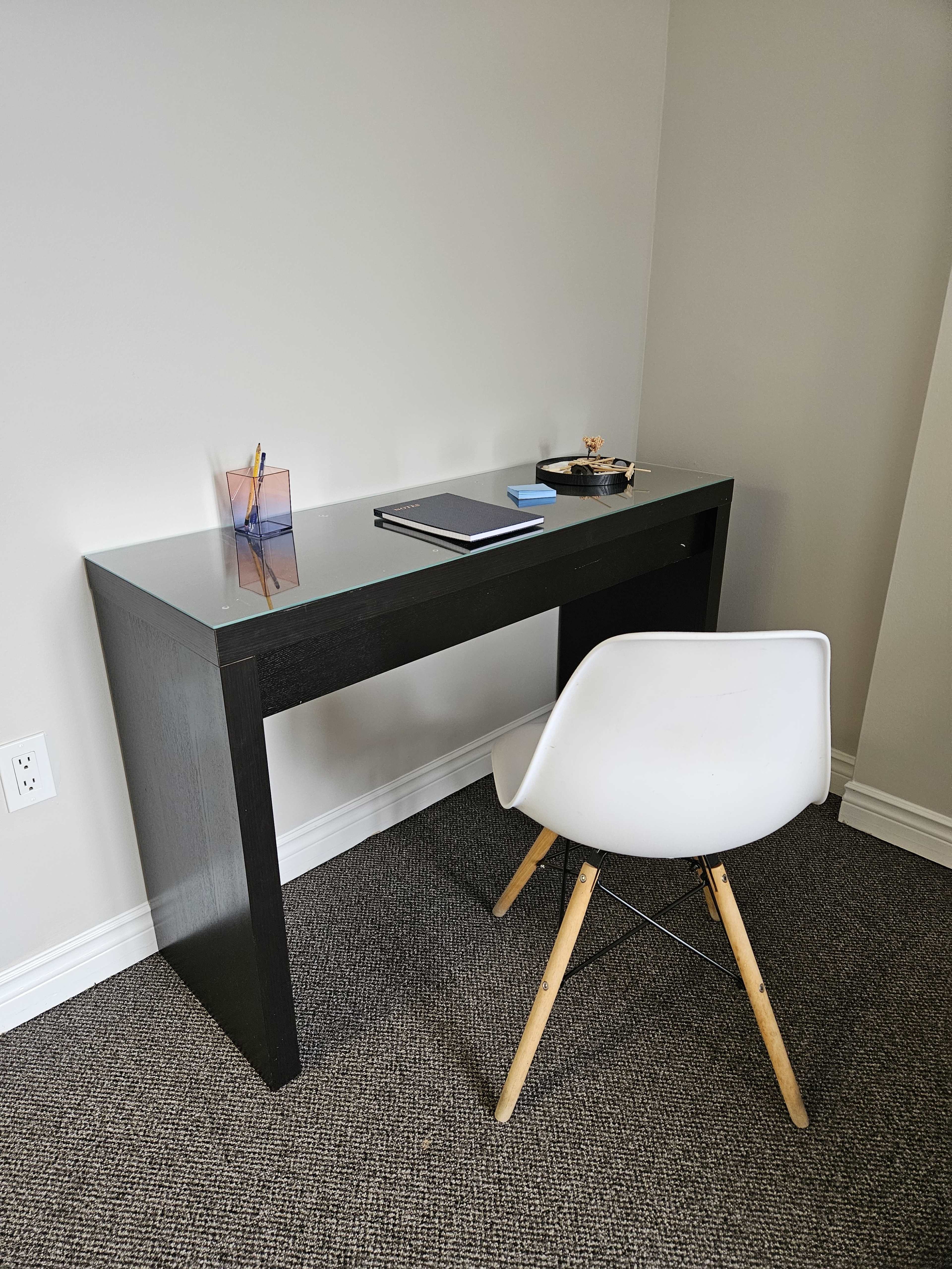 Therapy Office with full desk set up Image in Mississauga, Mississauga, ON