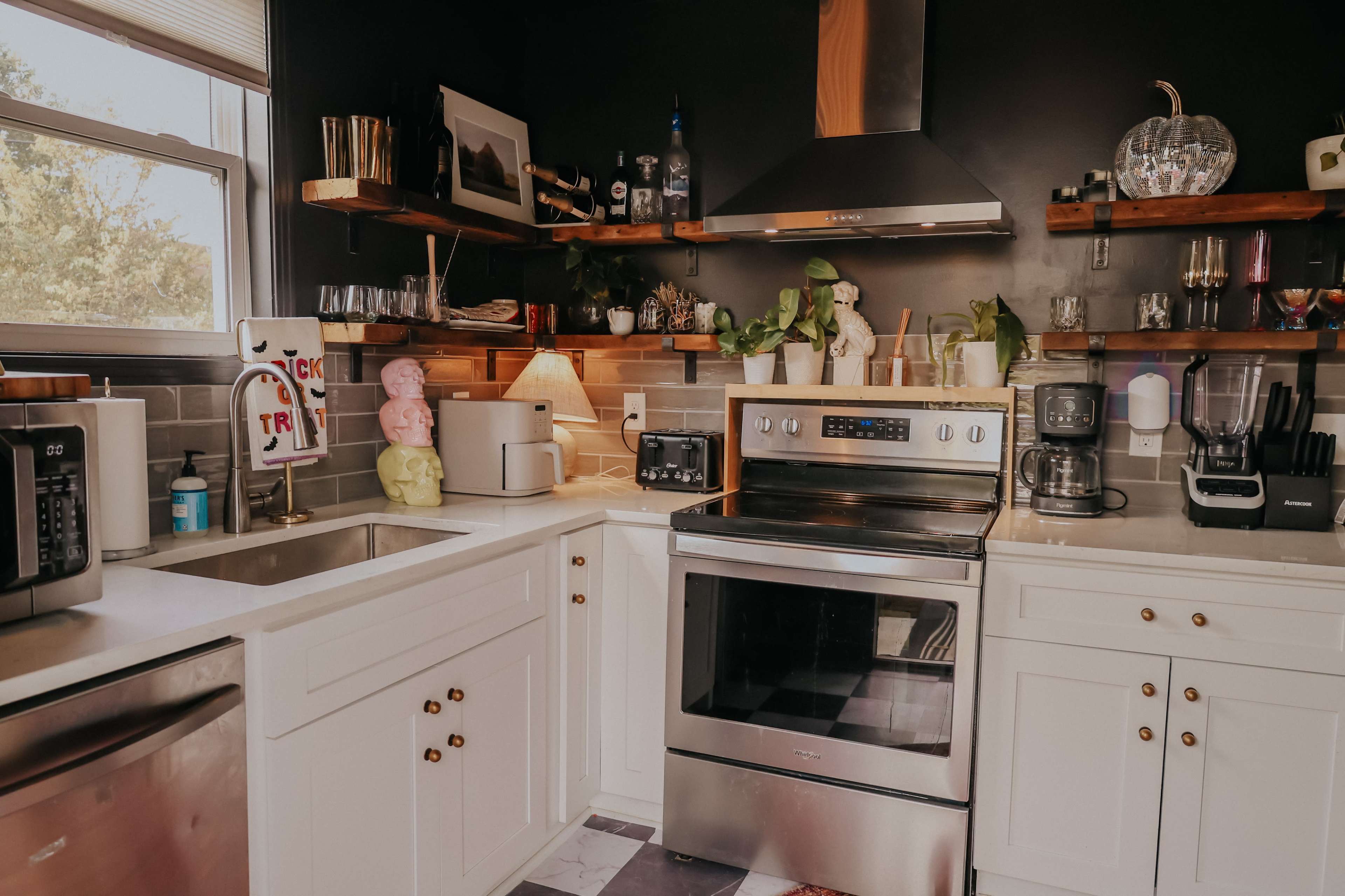 Small but Mighty Content Spot – Retro Vibes + Pink Bedroom Image in Donelson, Nashville, TN, TN