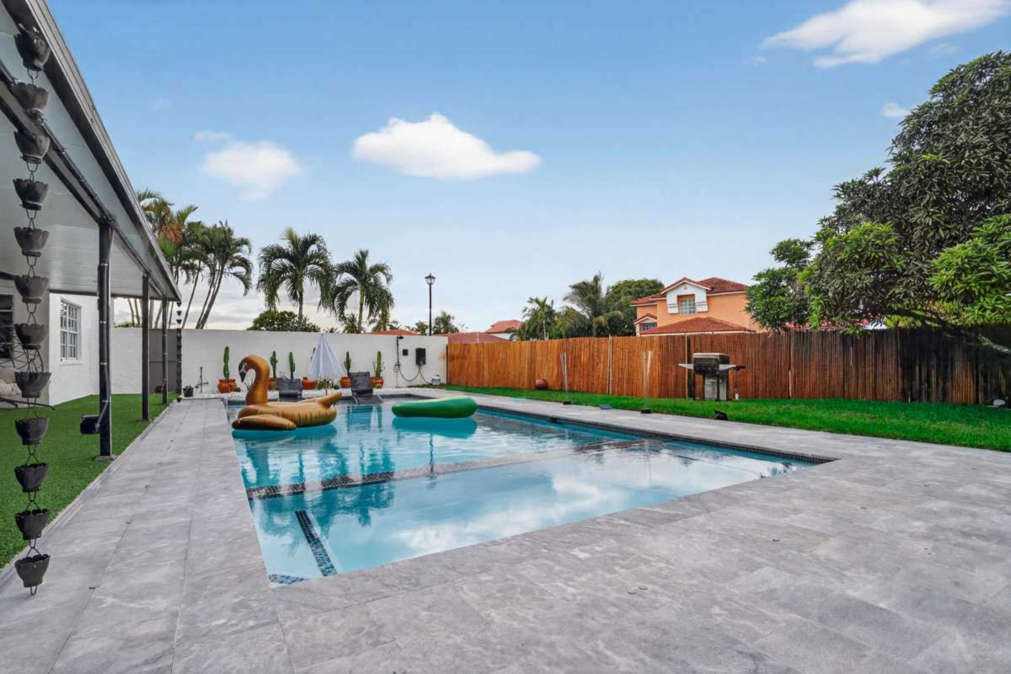 Spacious House for Birthdays, Parties, Quinces, Gatherings. Image in , miami gardens, FL