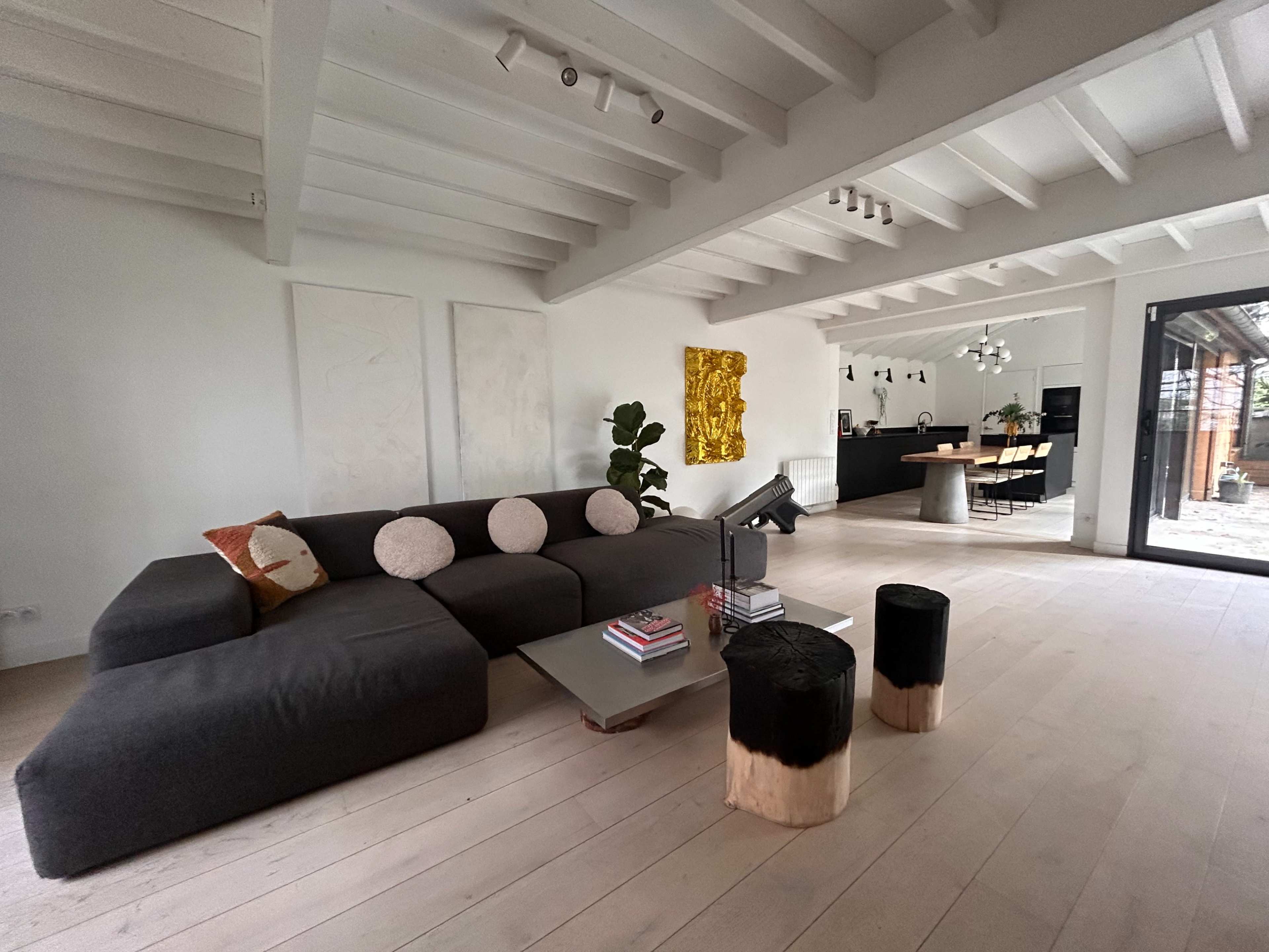 Chalet Parisien Image in Bel-Air Nord, Paris