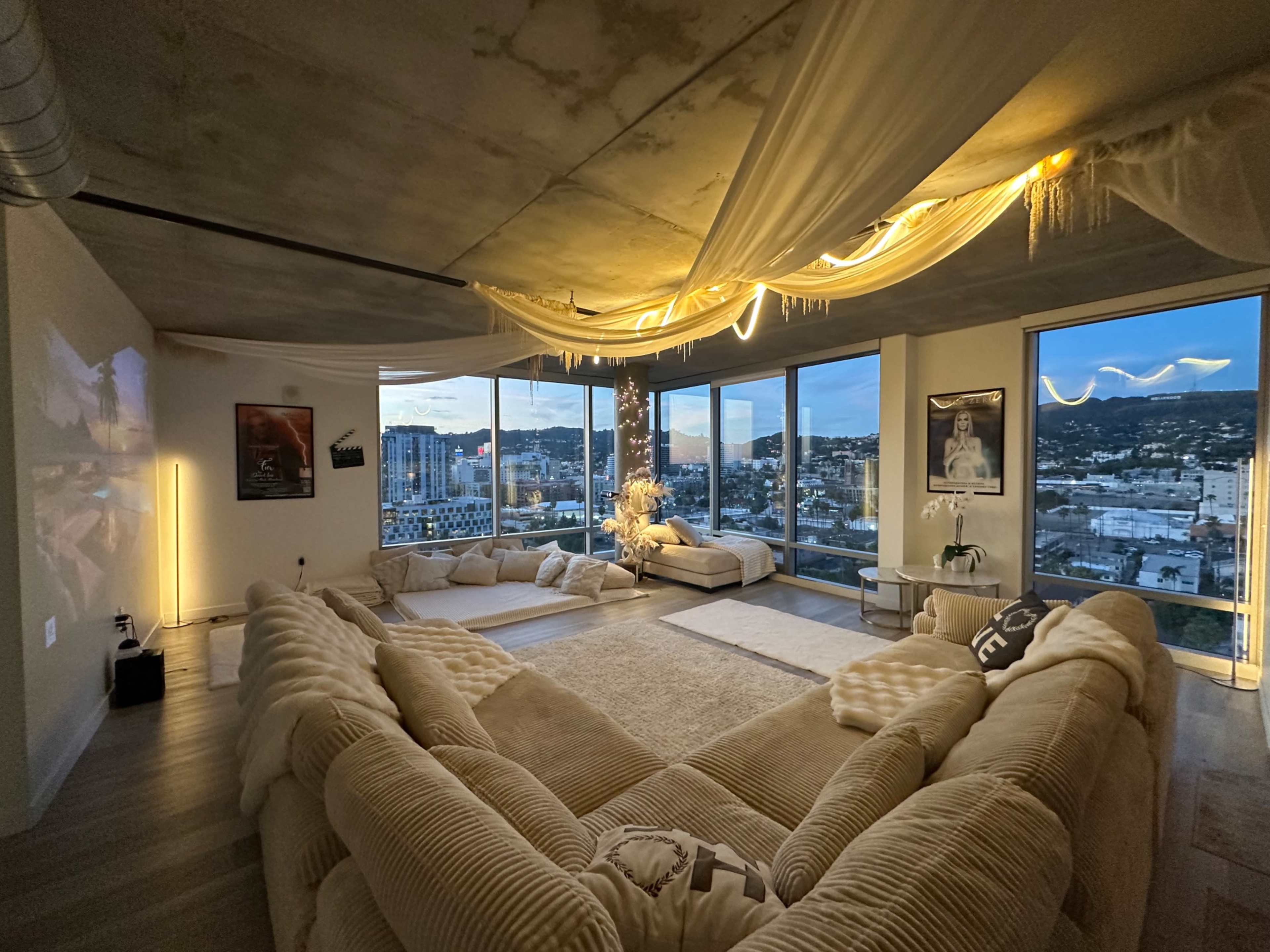 Loft with Iconic Hollywood Sign View Image in Hollywood, Los Angeles, CA
