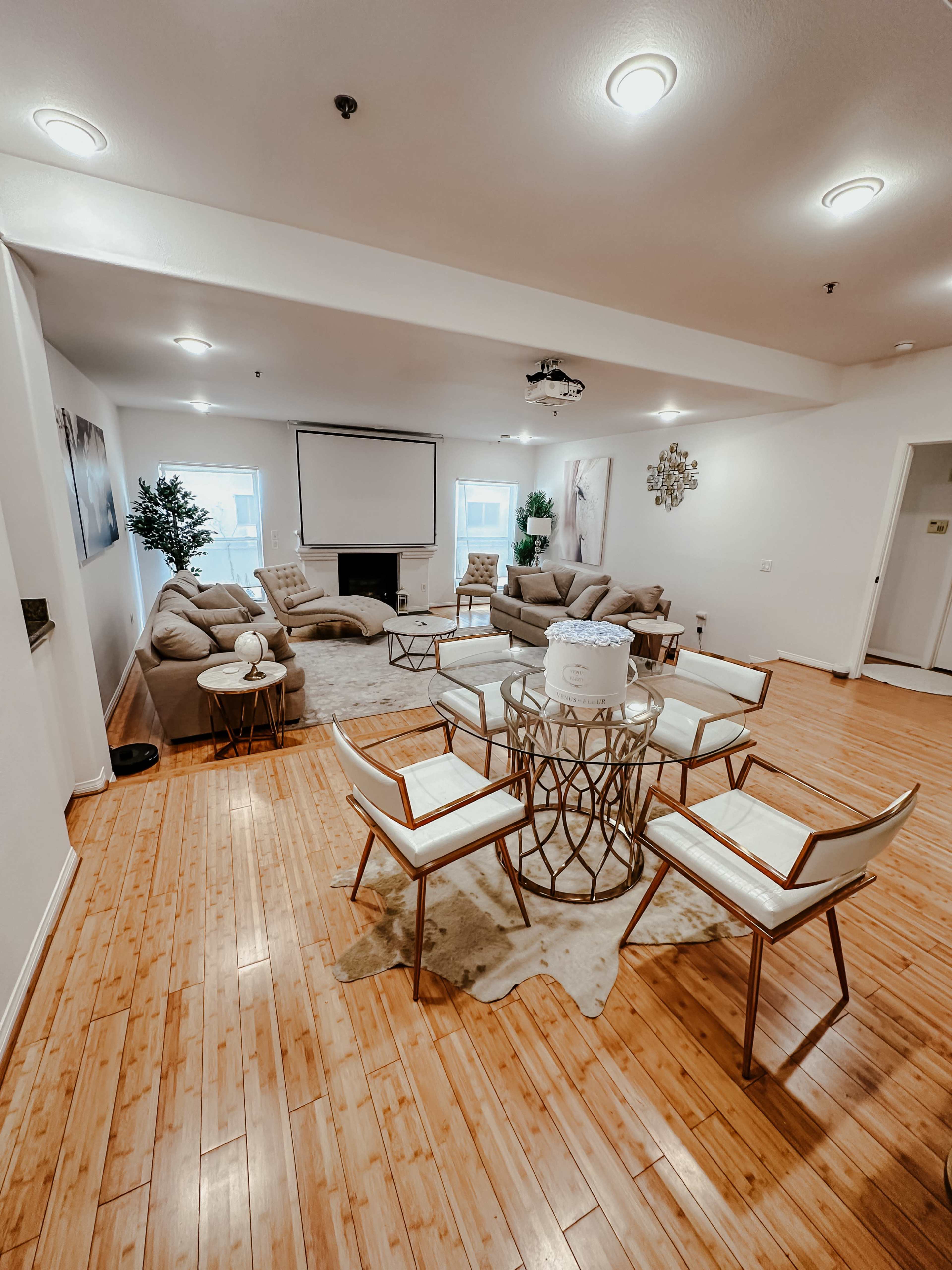 Brentwood Family Retreat with Open Floor Plan & Modern Décor – Perfect for Photoshoots Image in Brentwood, Los Angeles, CA