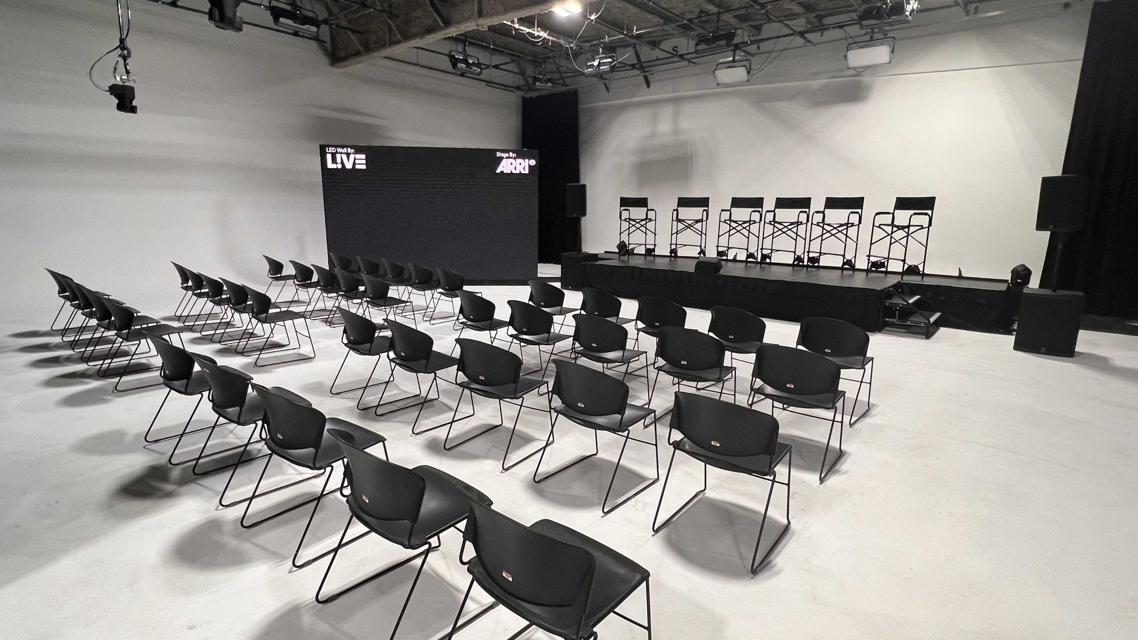 Studio Space with 3 Walled Cyc Image in Mifflin Township, Gahanna, OH