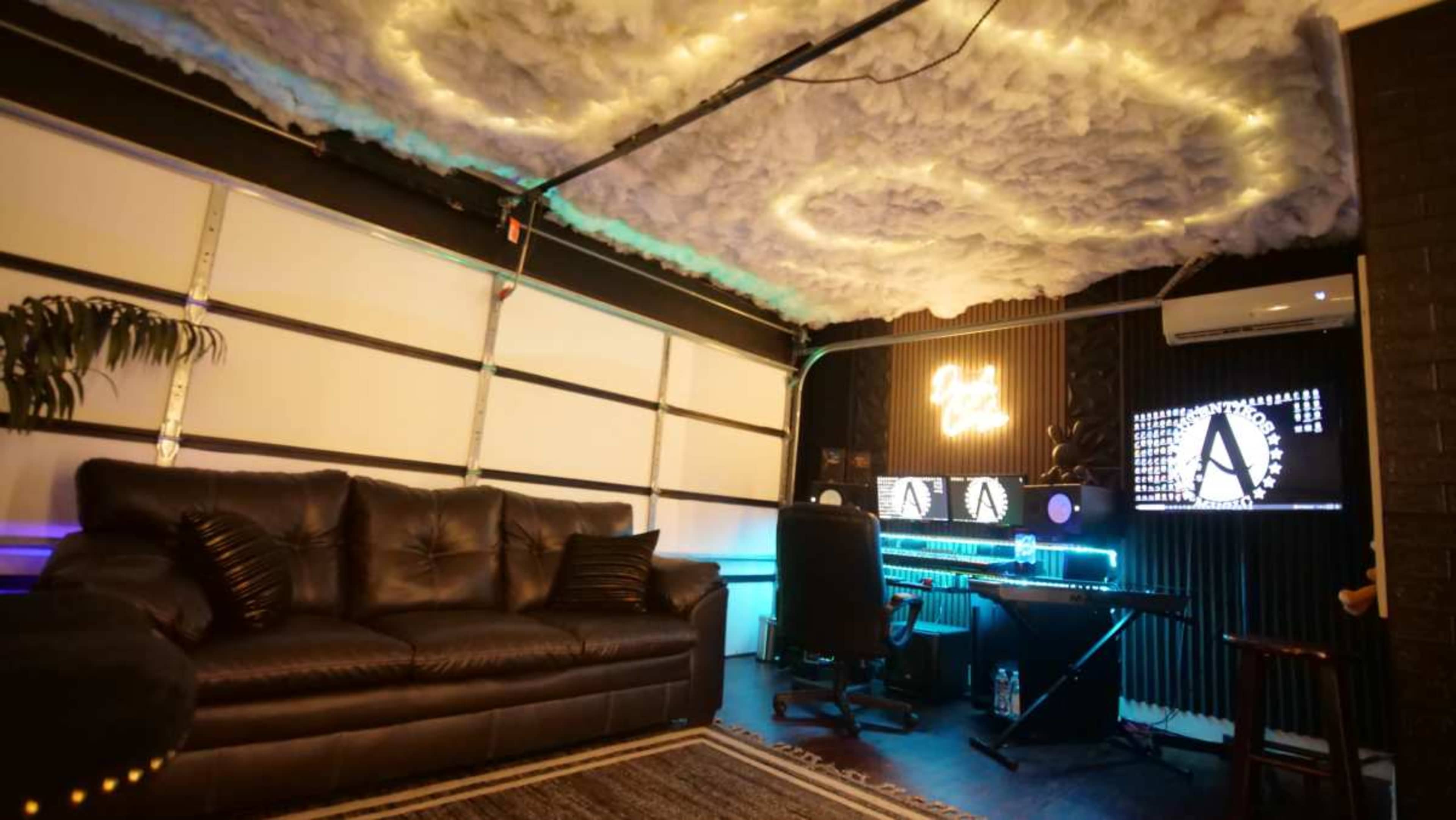 Recording Studio Image in Northcliffe Manor, Houston, TX