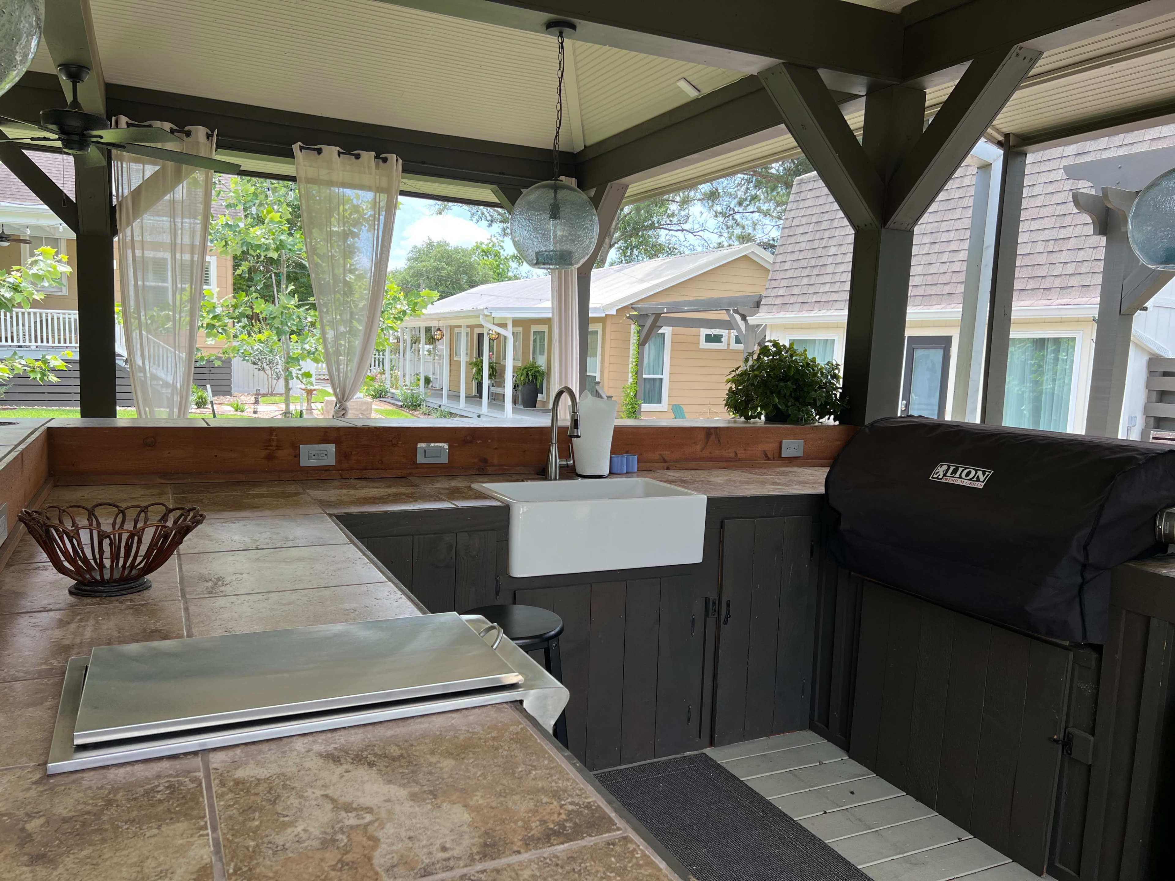 Pavilion with Outdoor Kitchen Image in Bellville, Bellville, TX