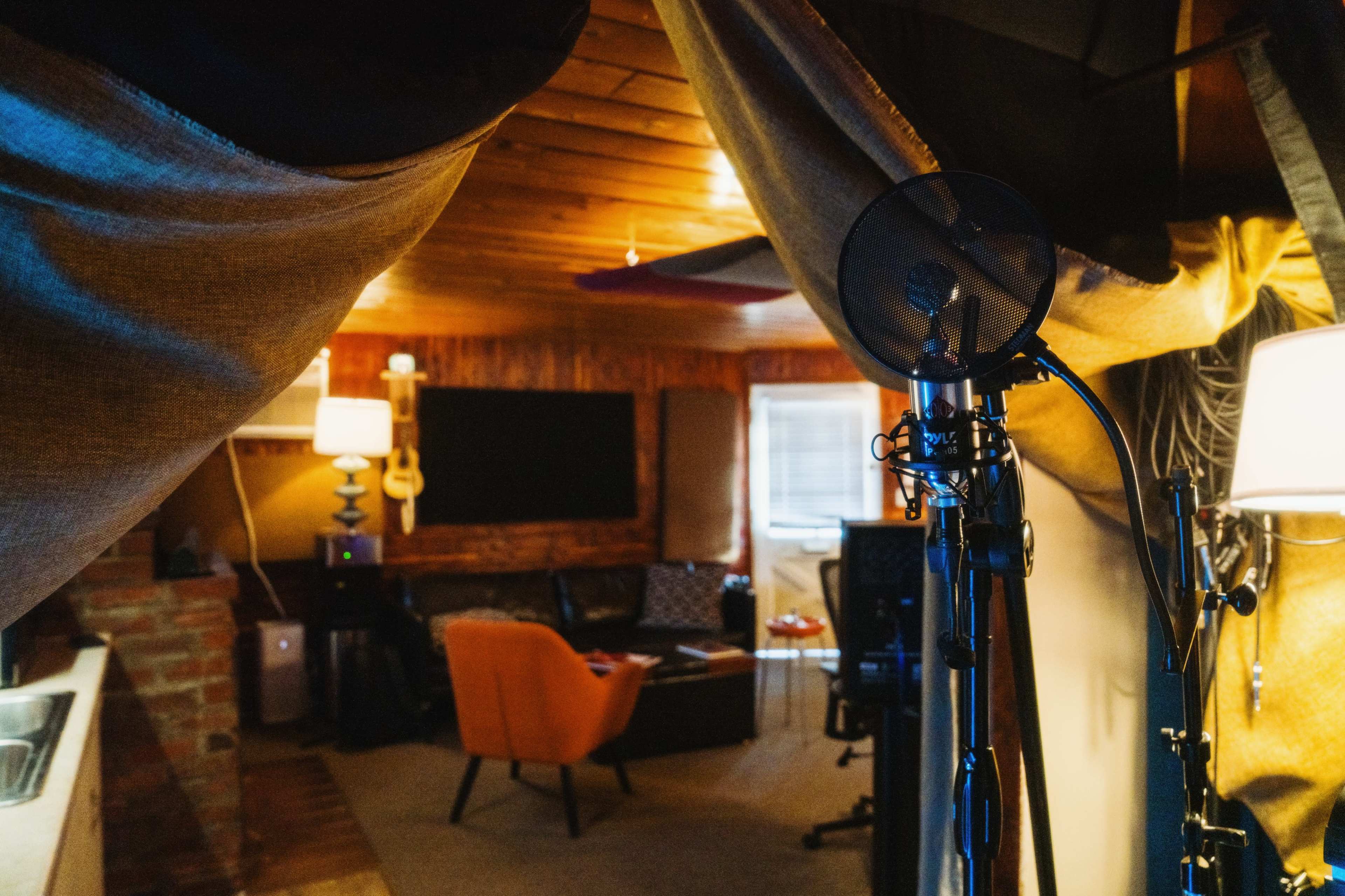 Rustic Urban Recording Studio in Van Nuys Image in Lake Balboa, Van Nuys, CA