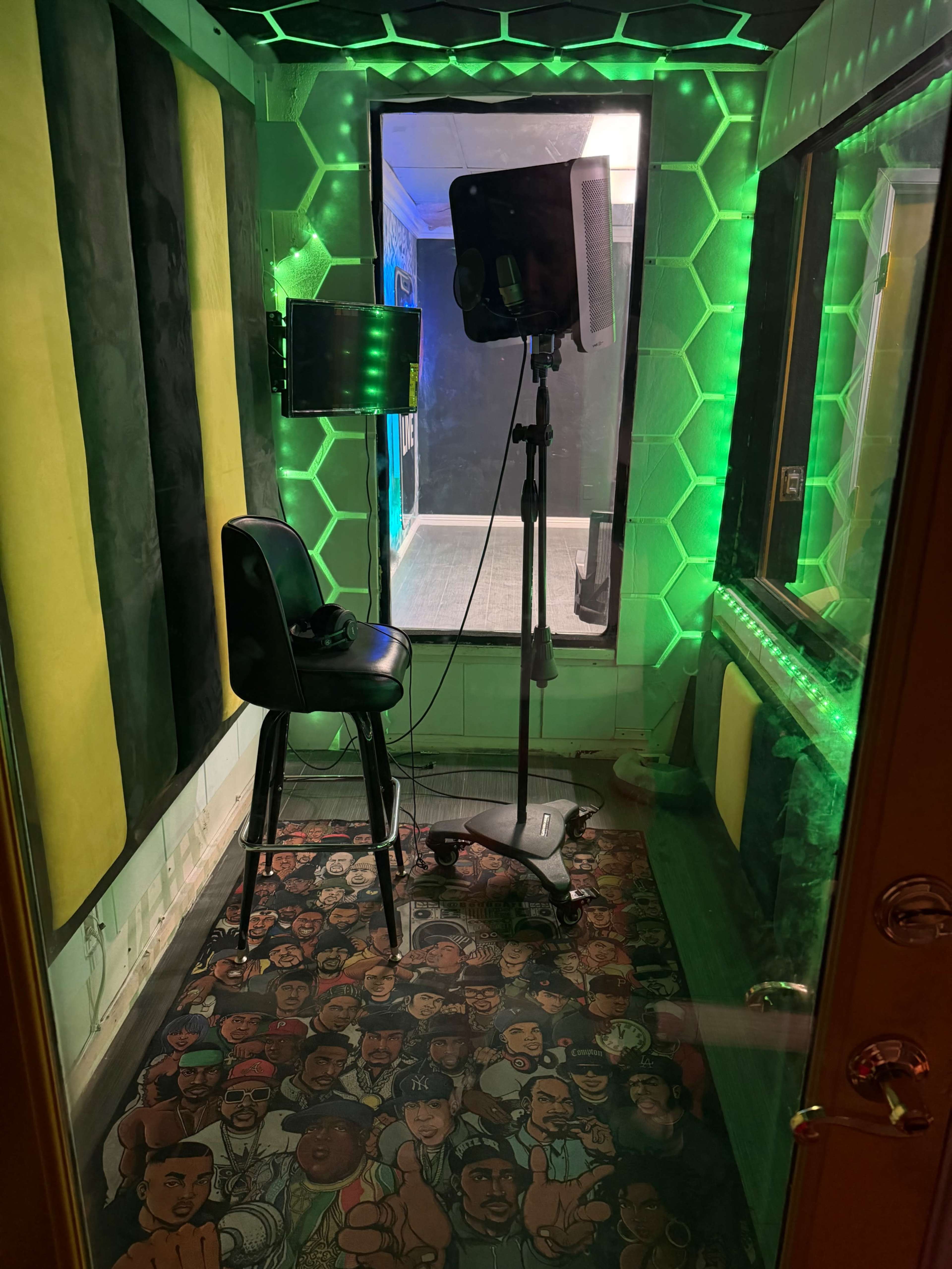 Multi room recording studio space Image in Paradise, Las Vegas, NV