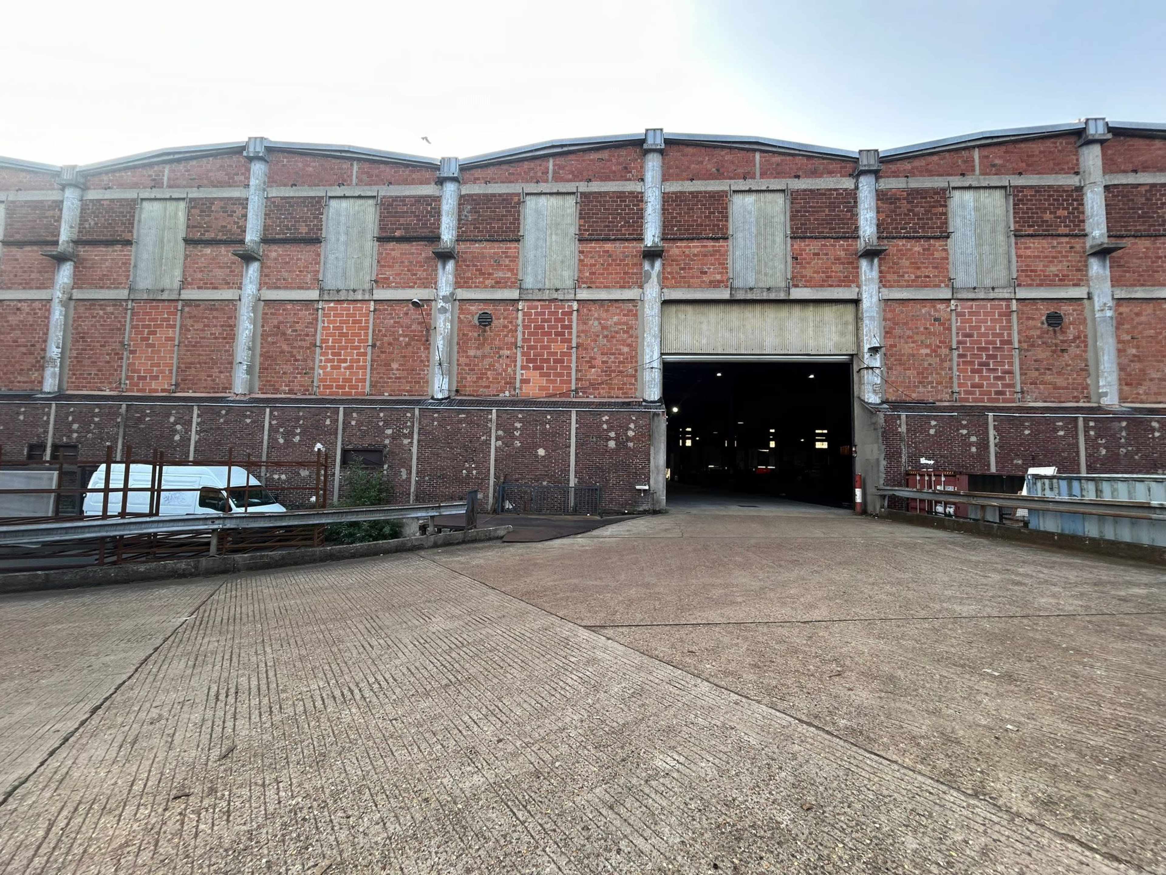 Décor/Lieu de tournage: Hangar Métallurgie 12000m² Image dans , La Courneuve, 