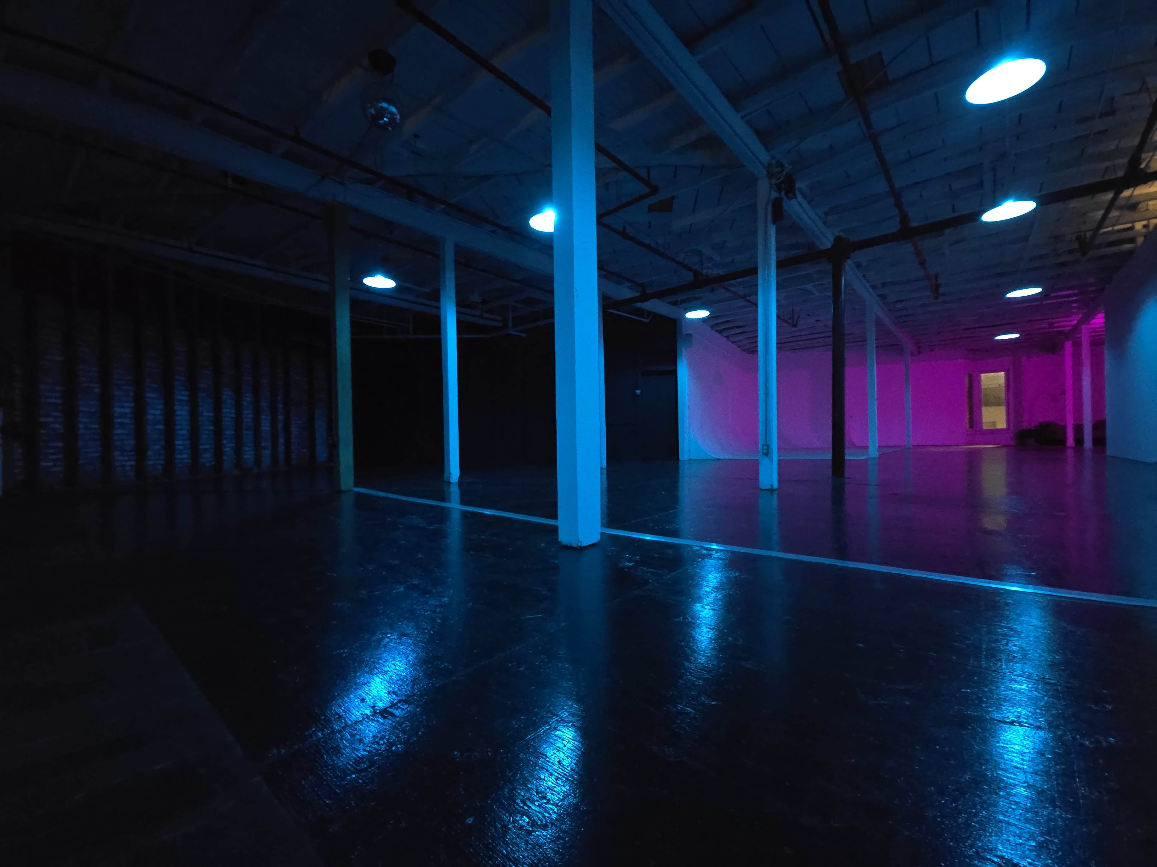 Huge old LOFT with many wall styles and a Cyclorama Image in Northeast Los Angeles, Los Angeles, CA