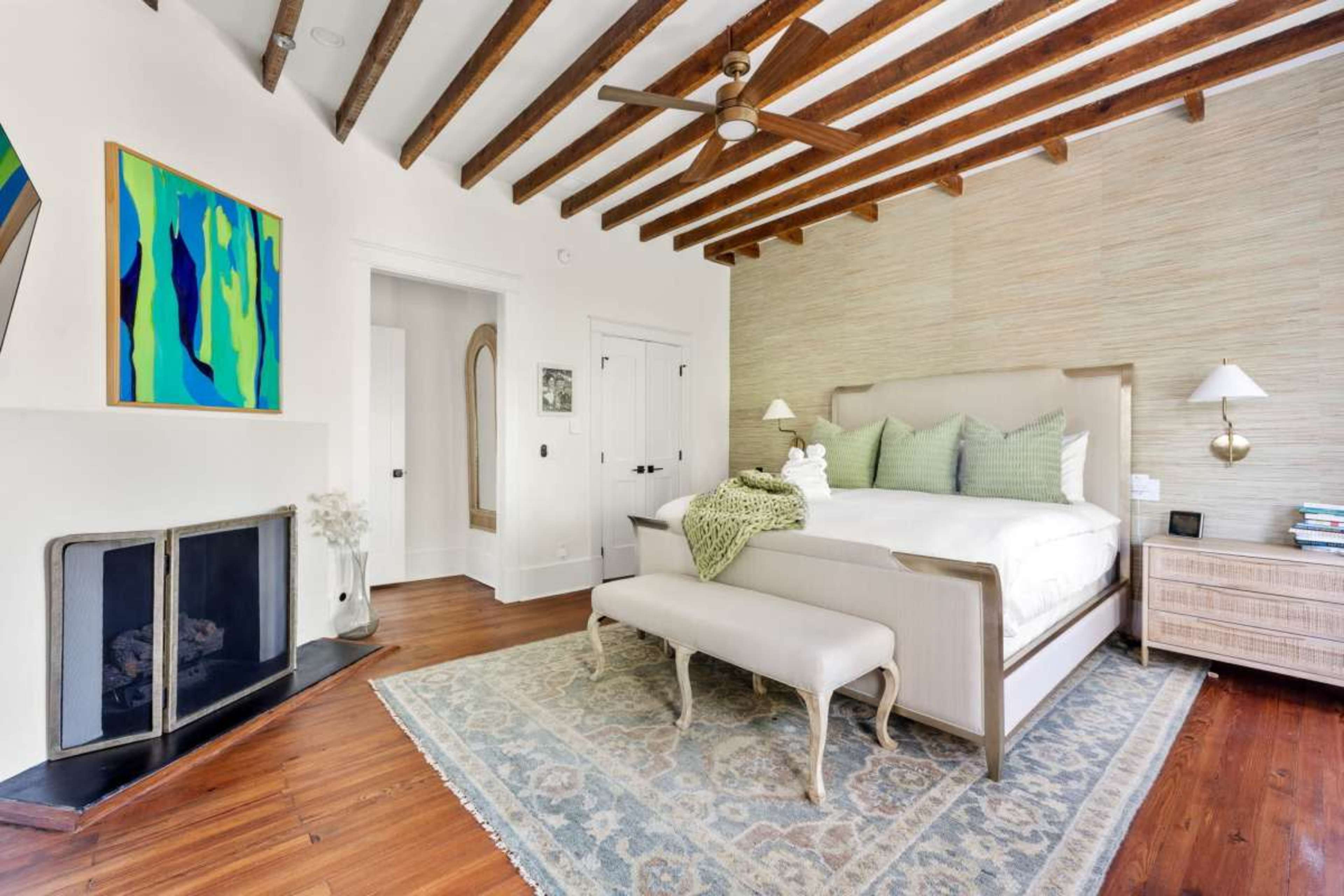 Stylish Charleston OASIS Image in Westside, CHARLESTON, SC