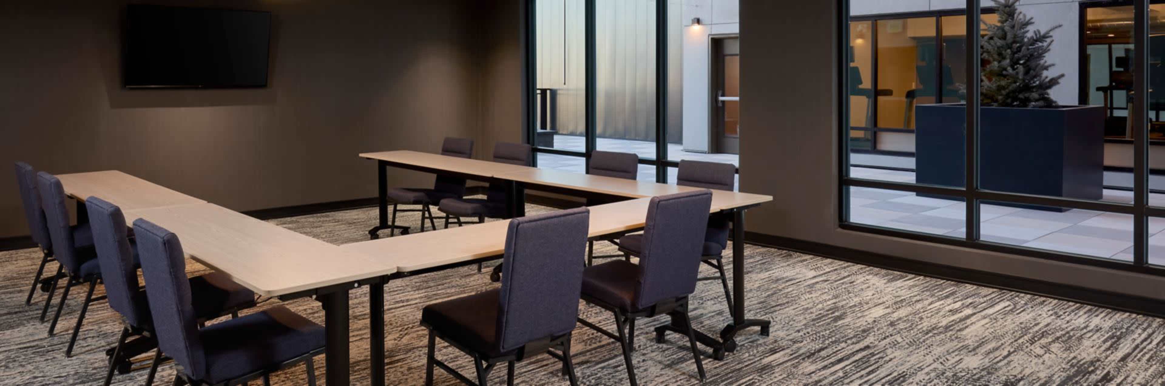 Modern Luxury Meeting Image in Sun Valley, Denver, CO