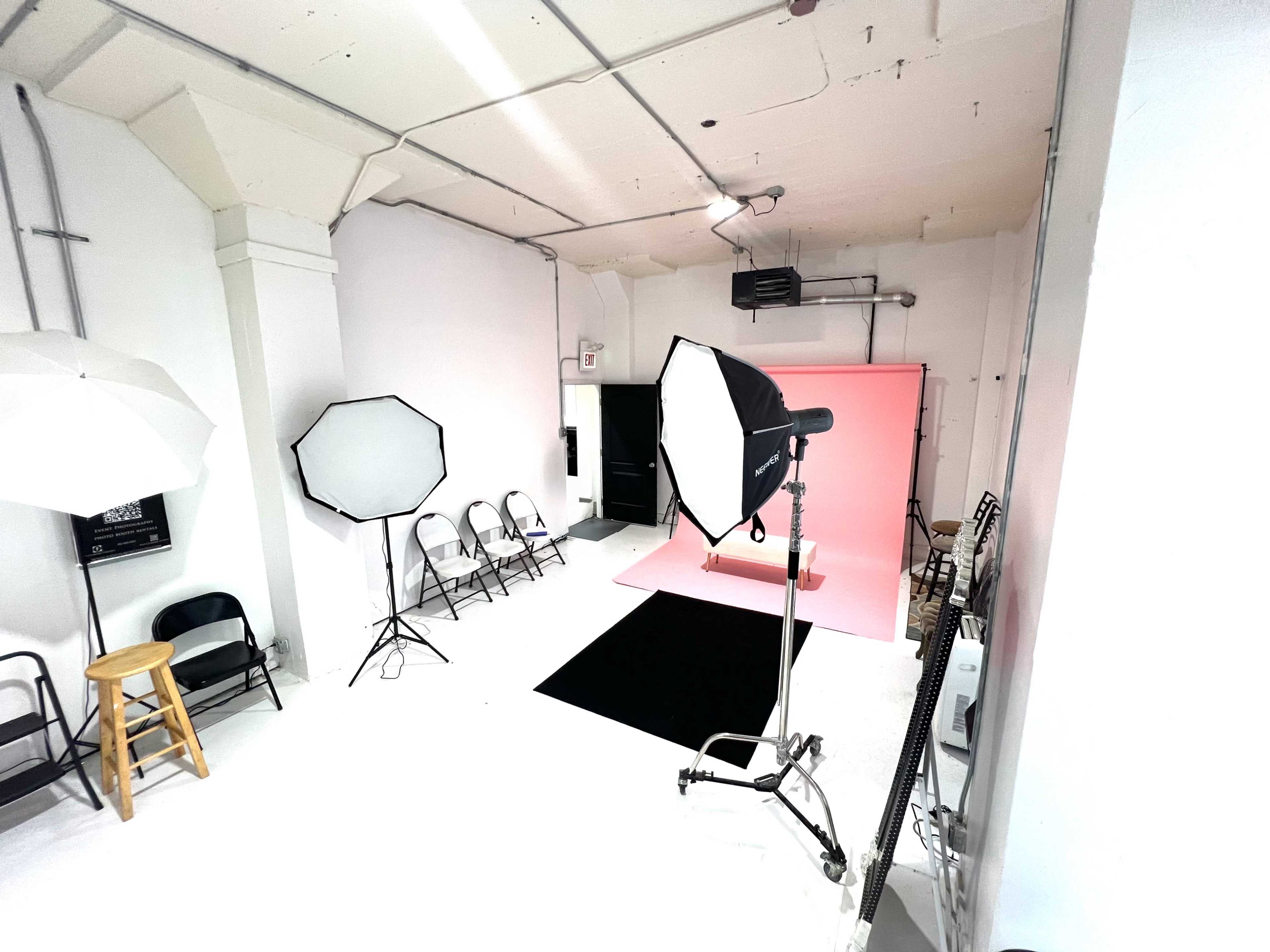 Creative Photography + Video Space with Lighting & Backdrops Image in South Side, Chicago, IL