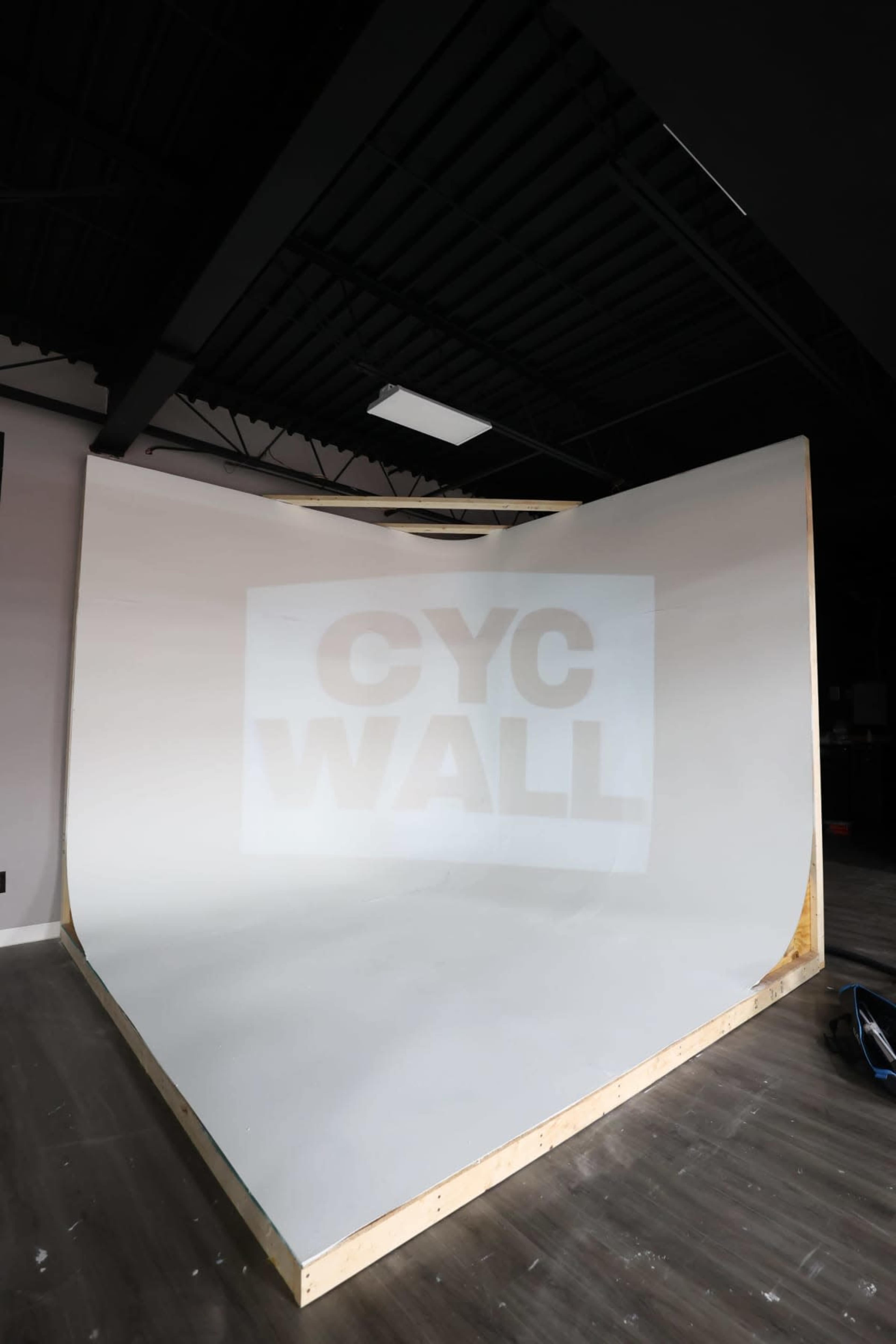 Cyclorama Wall (cyc wall / infinity wall) Image in Florissant Township, Florissant, MO