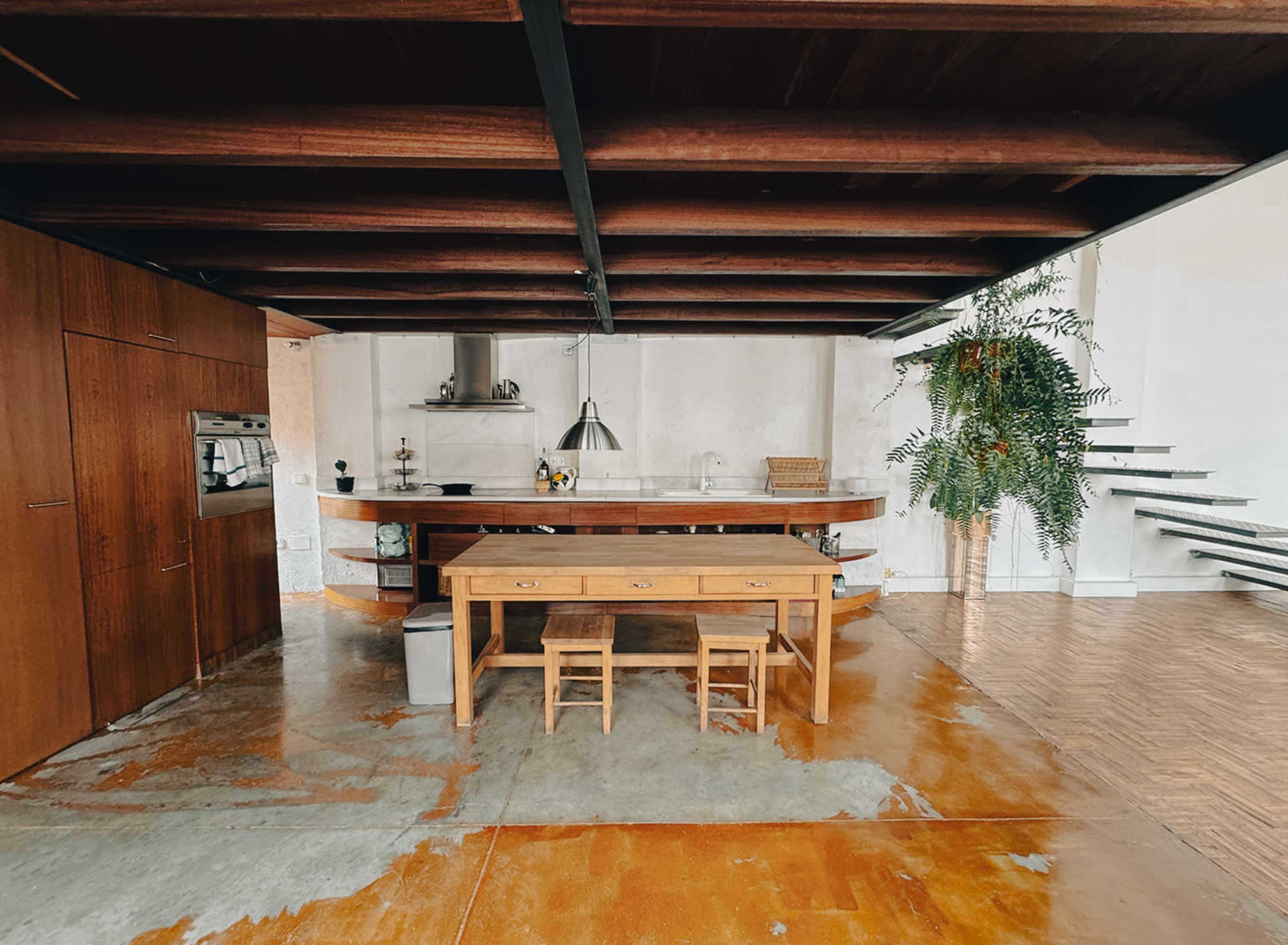 Bright & Versatile Studio Loft in Barcelona center with Terrace, Kitchen, Bathroom & Bed for Photoshoots Image in Sant Pere, Barcelona, B