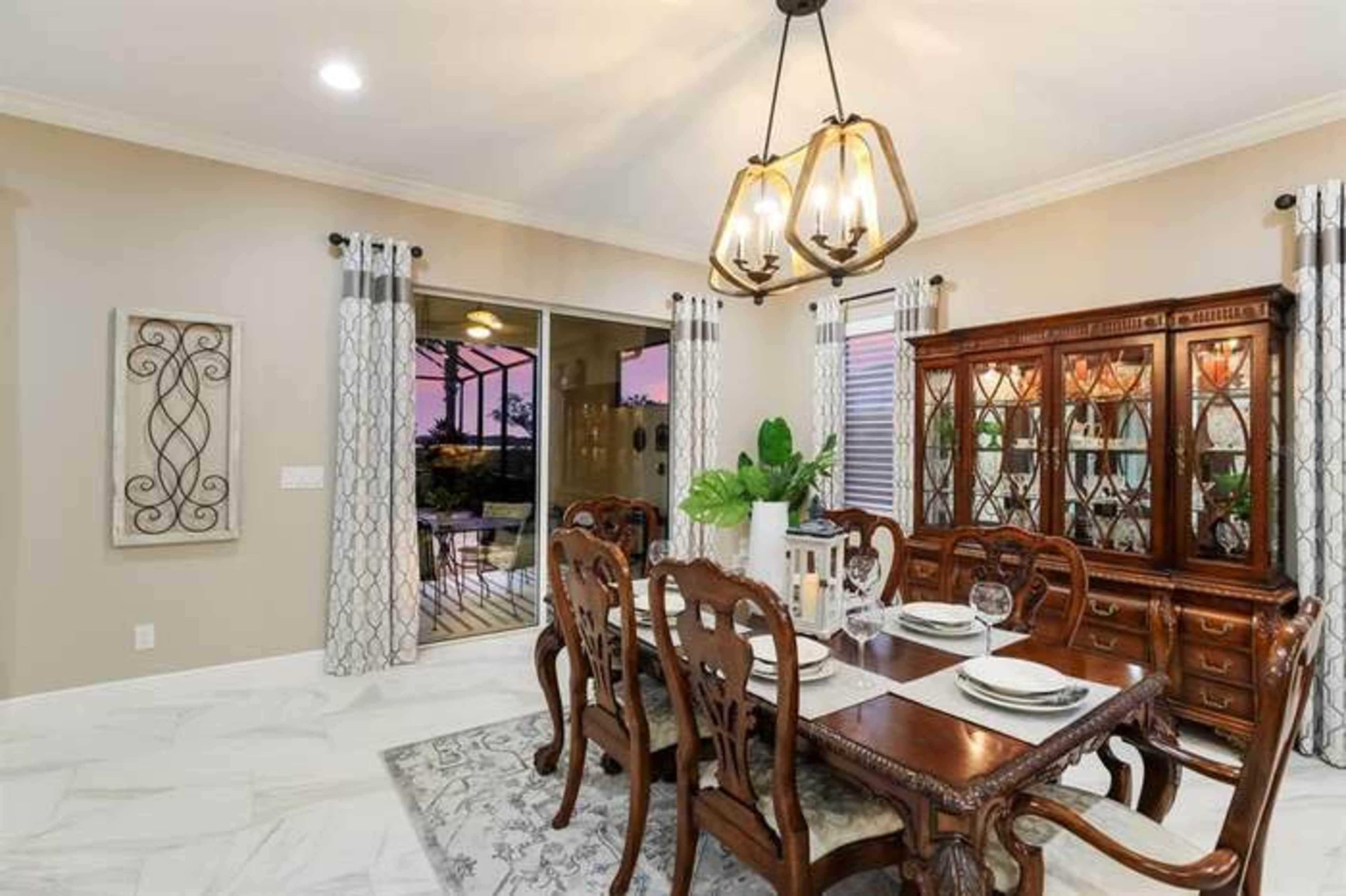 Elegant Waterfront Estate for Corporate Retreats, Meetings, and Off-Sites Image in Bradenton, Bradenton, FL