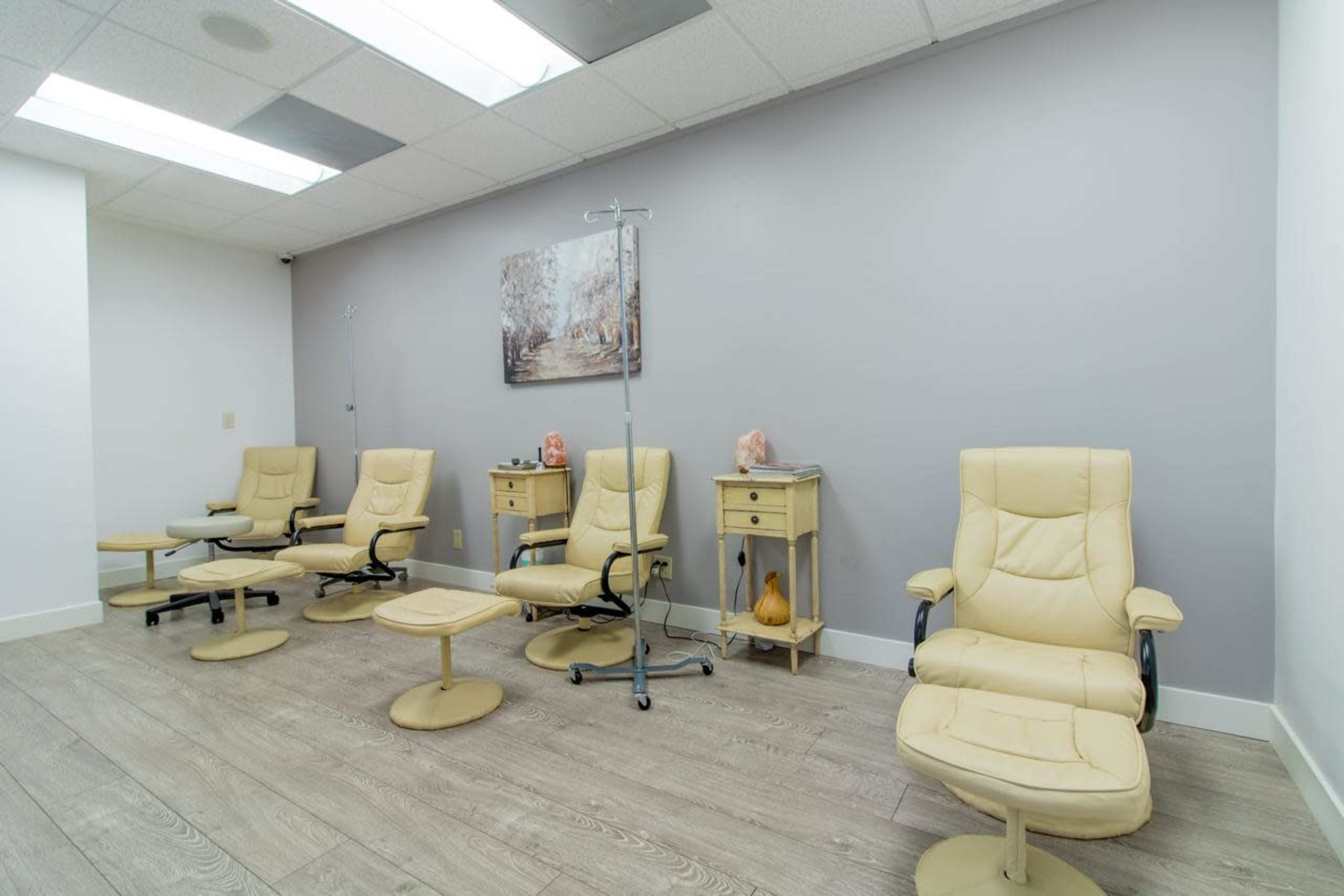 Medical Clinic with Doctor’s Offices, Exam Rooms, Open Lab, Front Desk, Small Kitchen, and Reception Area Image in Woodland Hills, Los Angeles, CA
