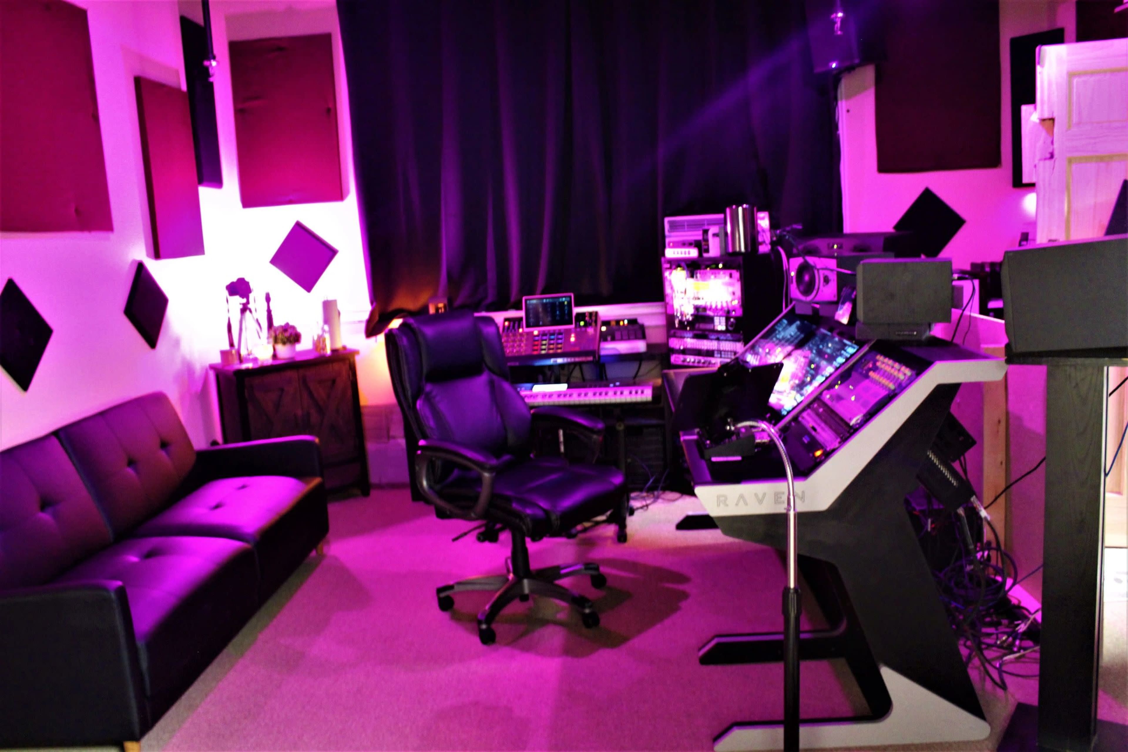 Stardome Platinum Touch Studio Image in Readville, Boston, MA