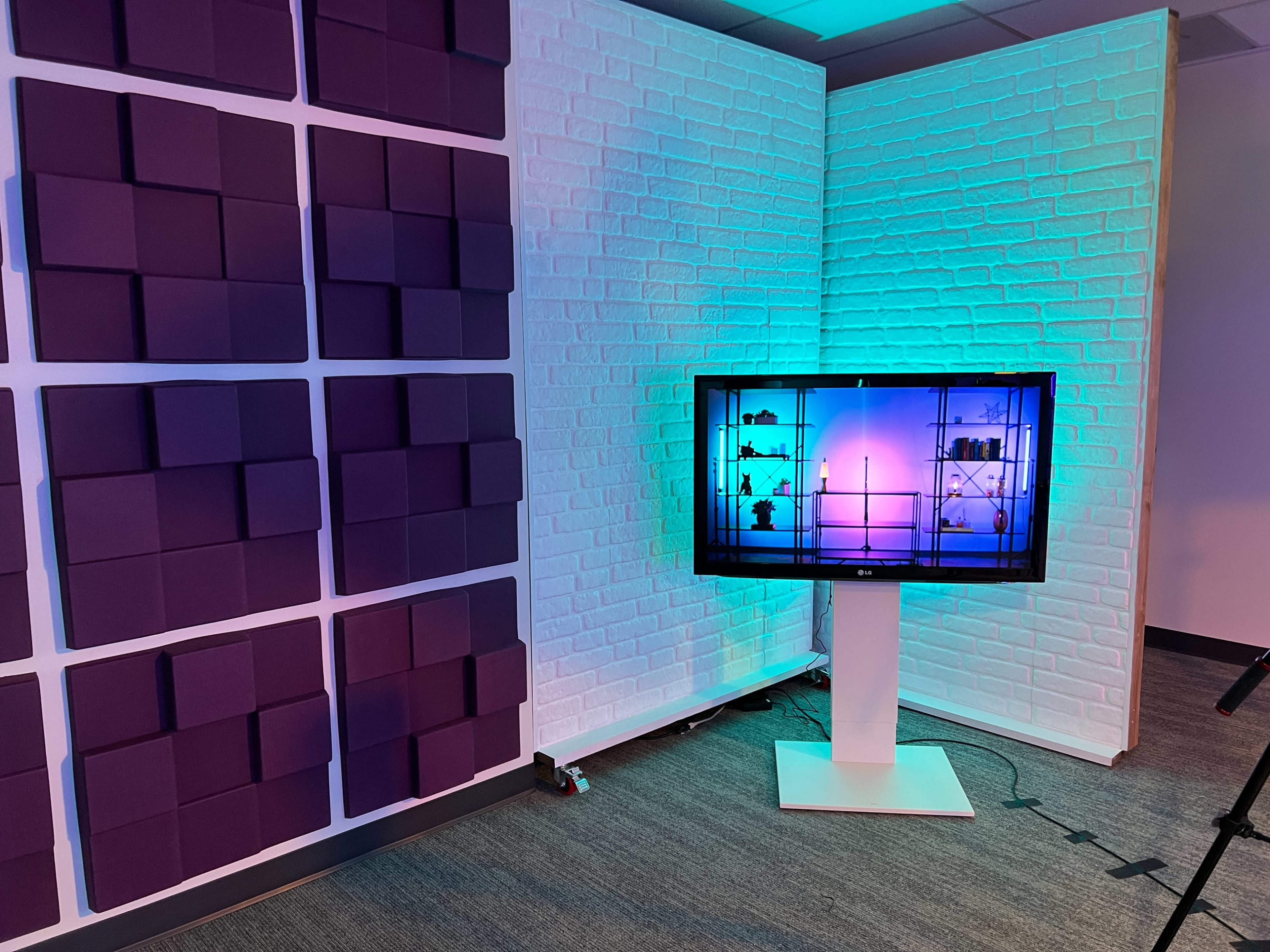 Video Studio for On-camera Presentations, Podcasts, and Interviews Image in Richardson, RICHARDSON, TX