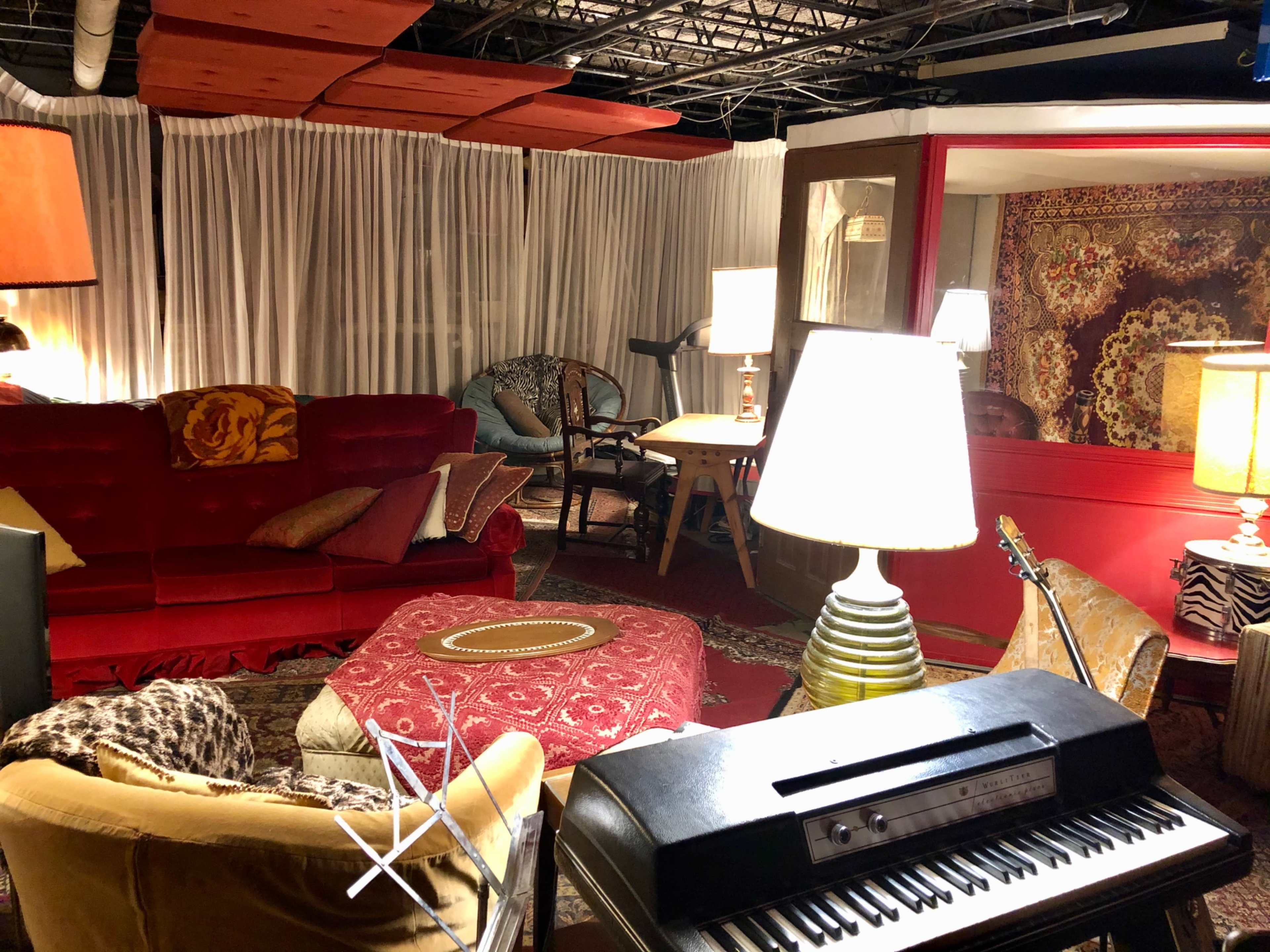 Artist loft and music lounge Image in Niagara Falls, Niagara Falls, ON