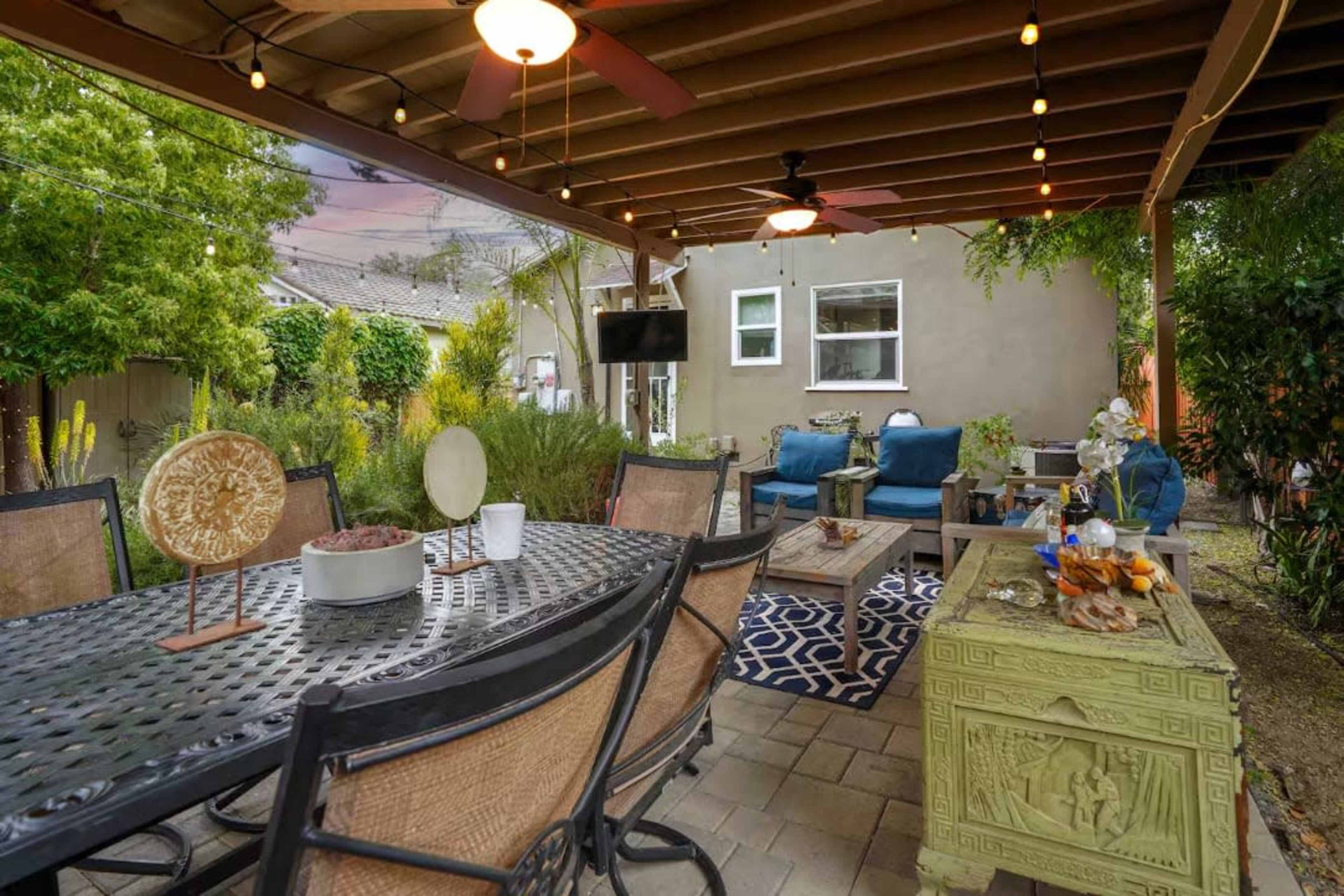 Clean, Modern Home — Perfect for Photo, Video & Creative Projects Image in Toluca Lake, Los Angeles, CA