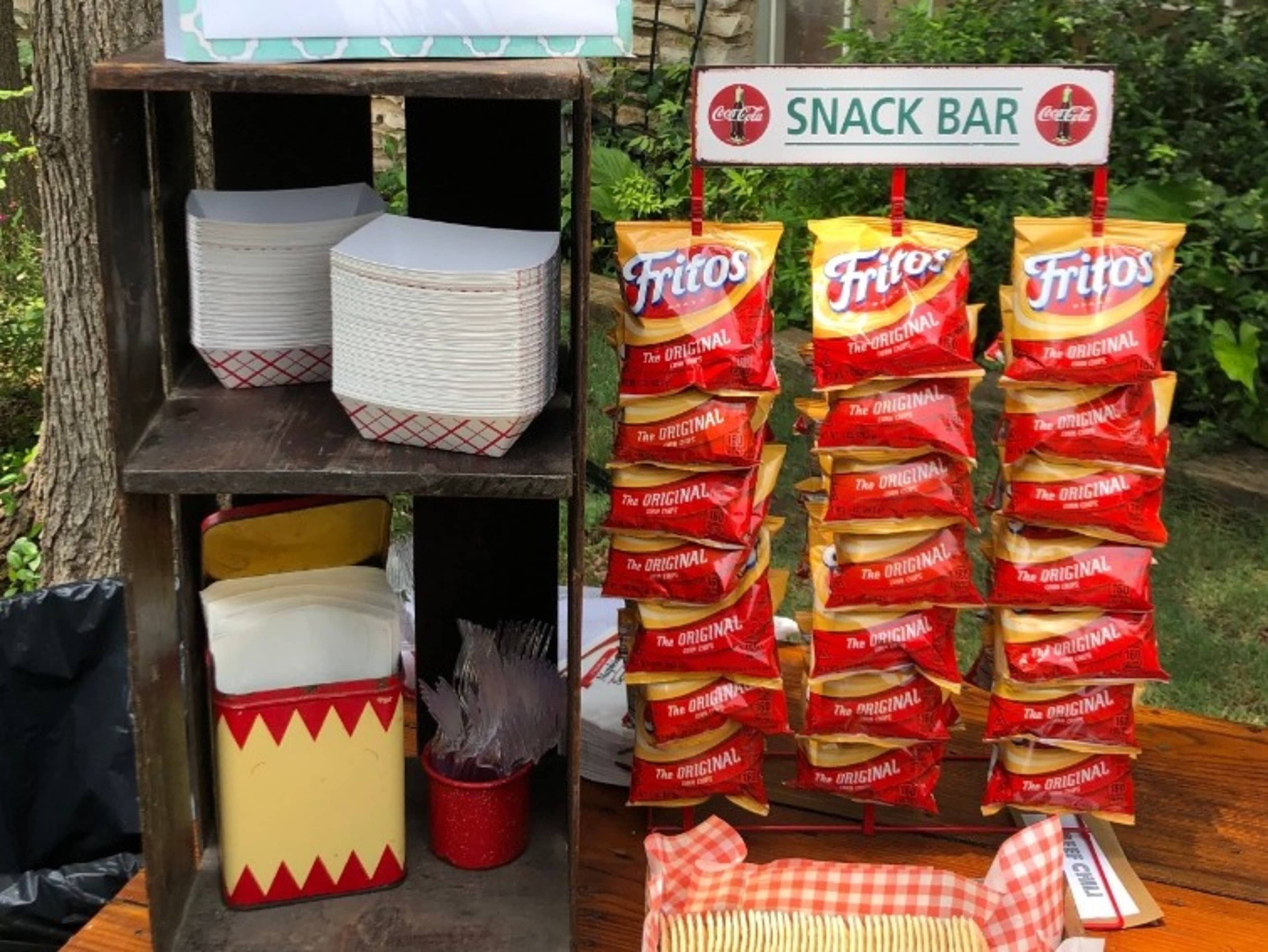3 Strand Clip Rack Stands with Snack Bar Magnet