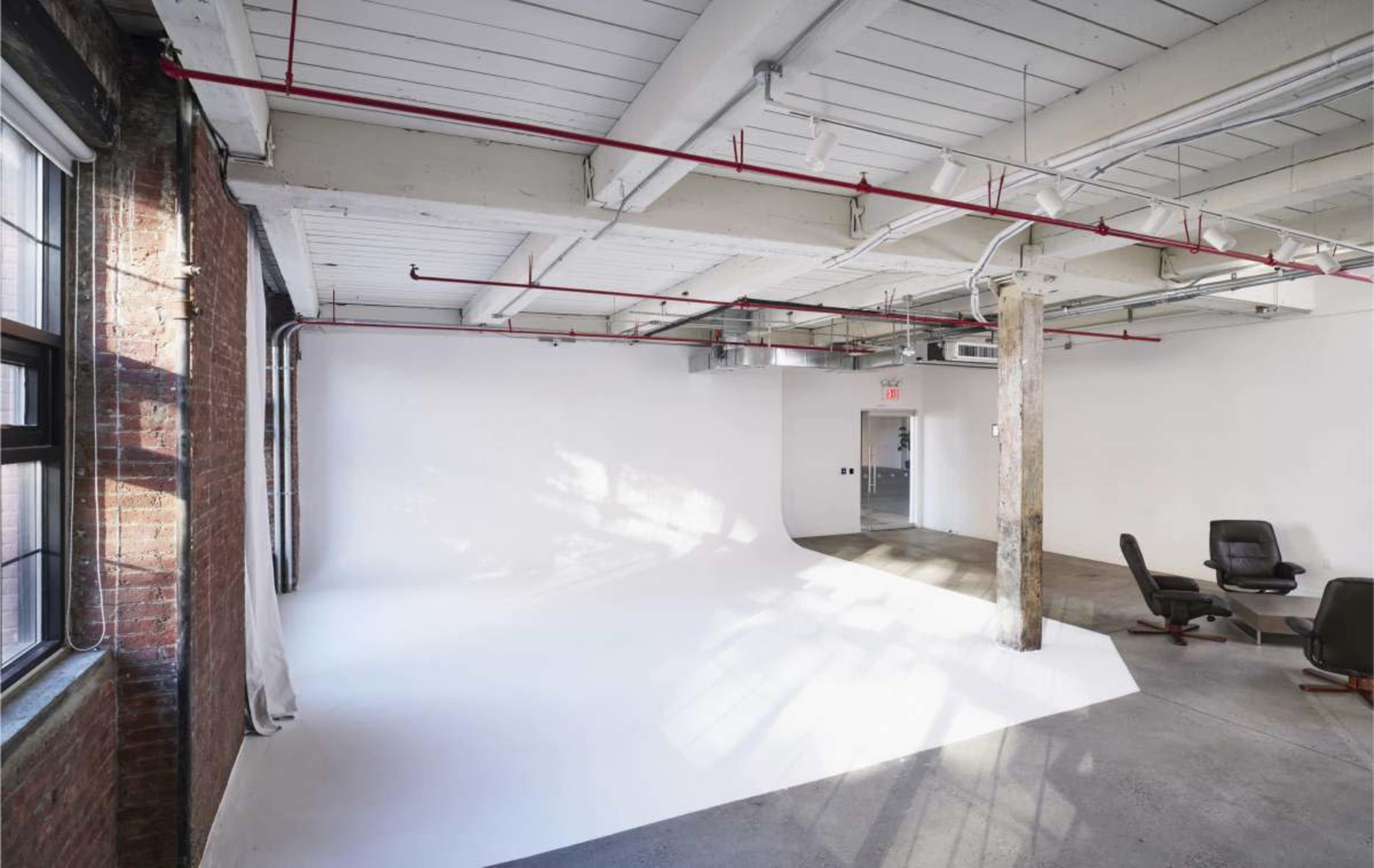 Spacious & Bright Daylight Studio in Greenpoint Luxury building ...