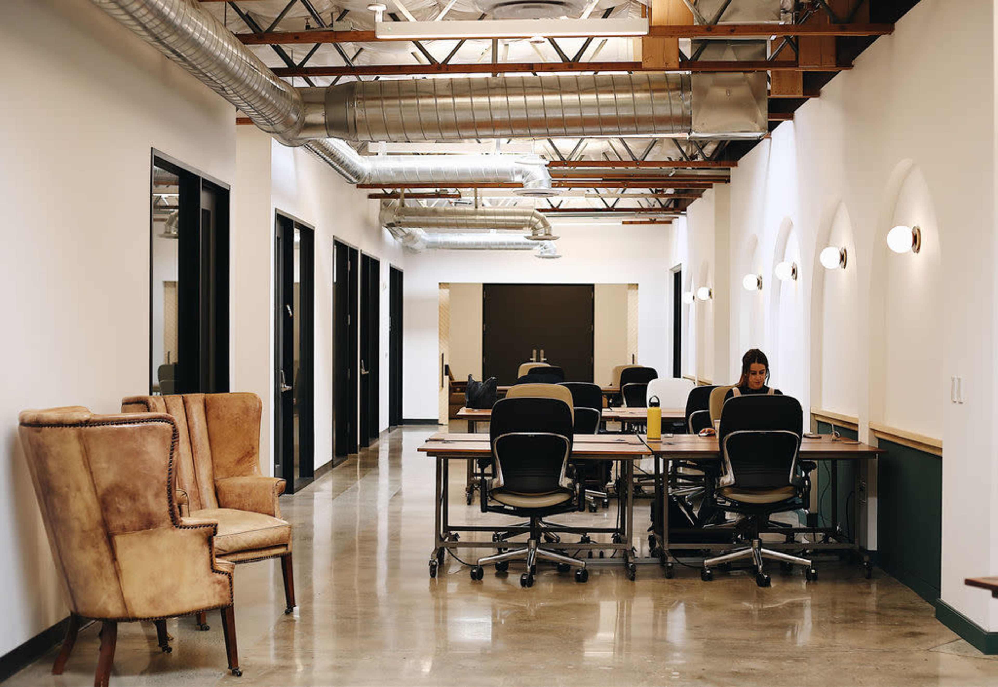 Modern, Bright Conference Rooms with Co-working Spaces available Image in Costa Mesa, Costa Mesa, CA