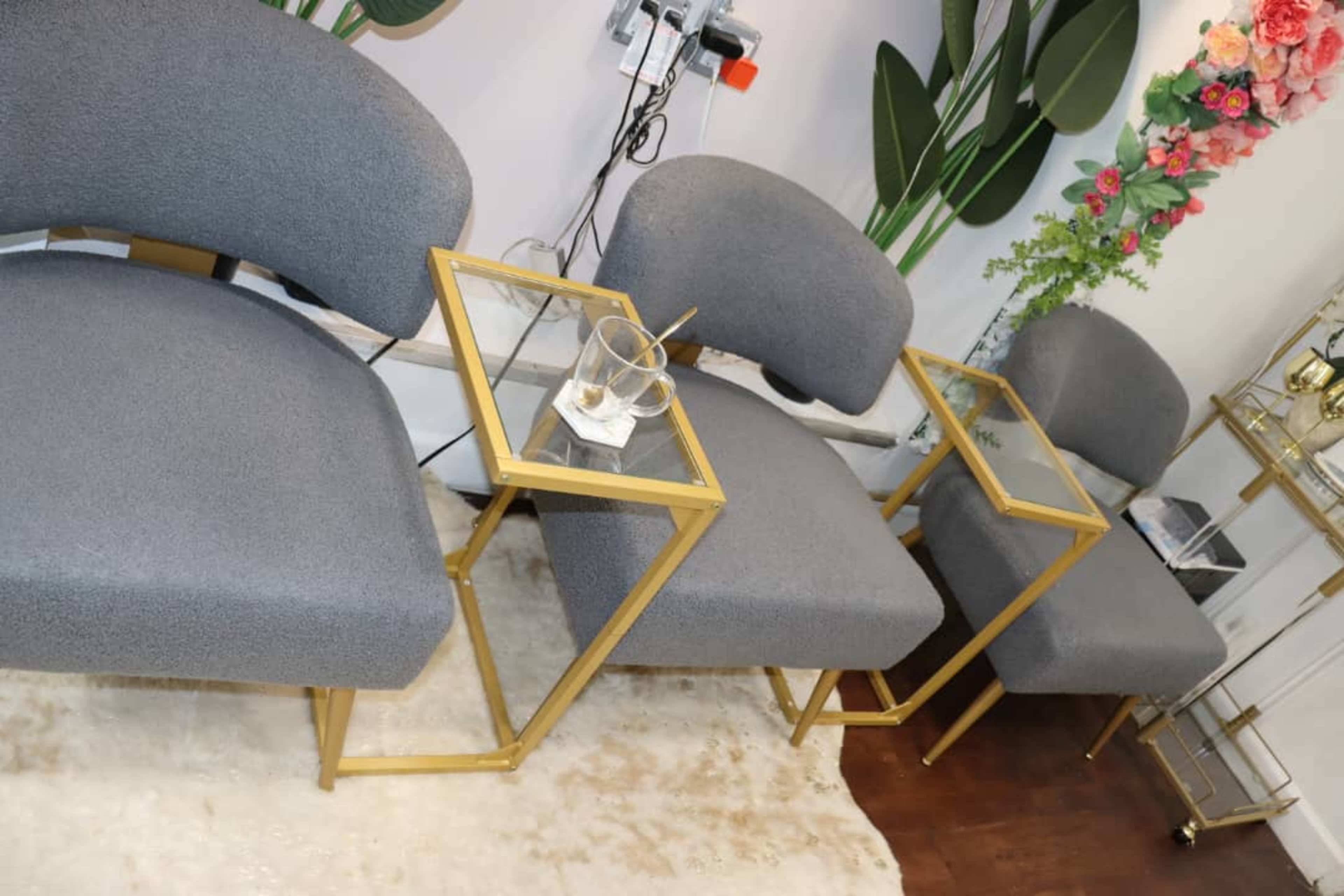 Beauty Bar with Private Open Layout Image in Bellerose Terrace, Floral Park, NY