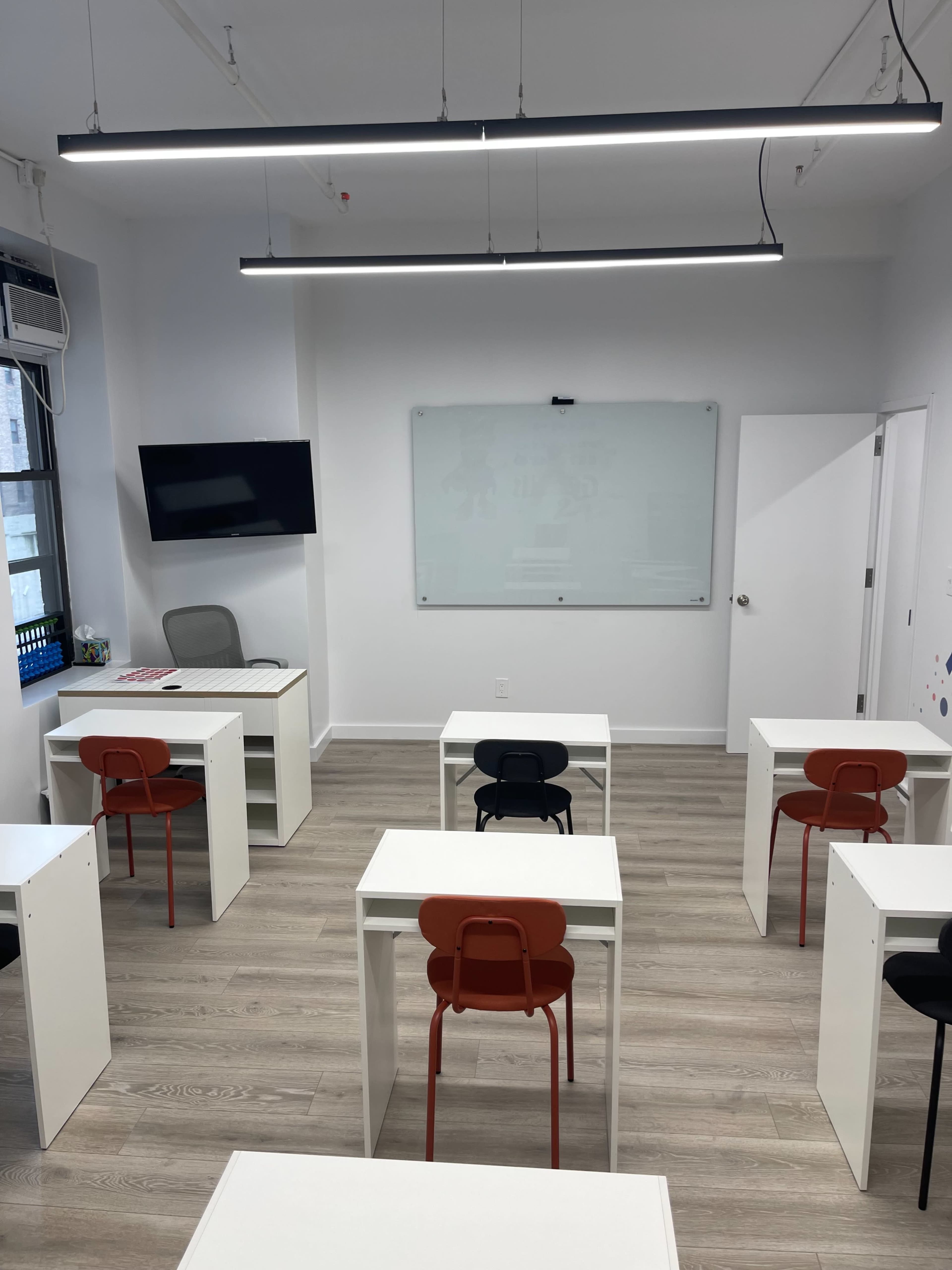 Classrooms across the Empire State Building, on the Fifth Avenue Image in Midtown Manhattan, New York, NY