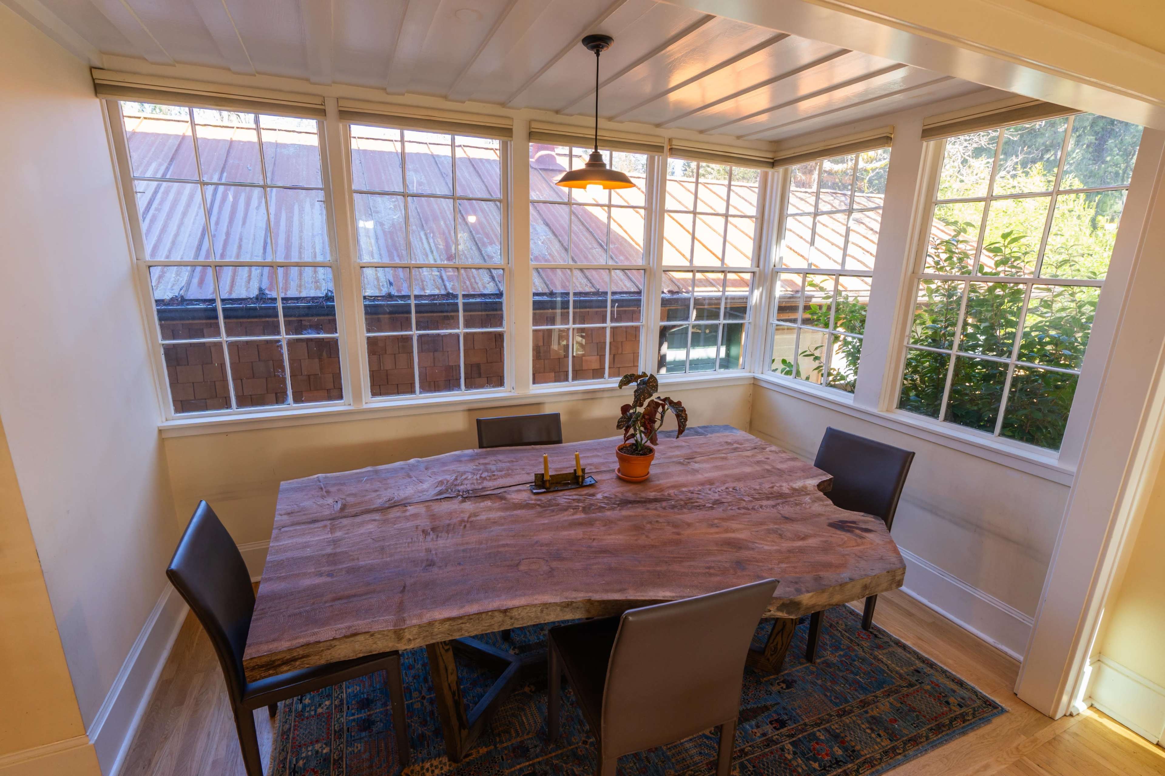 Downtown historic 4 bedroom home, carriage house, studio space, hot tub, gardens, outdoor dining dreamy property Image in Nevada City, Nevada City, CA