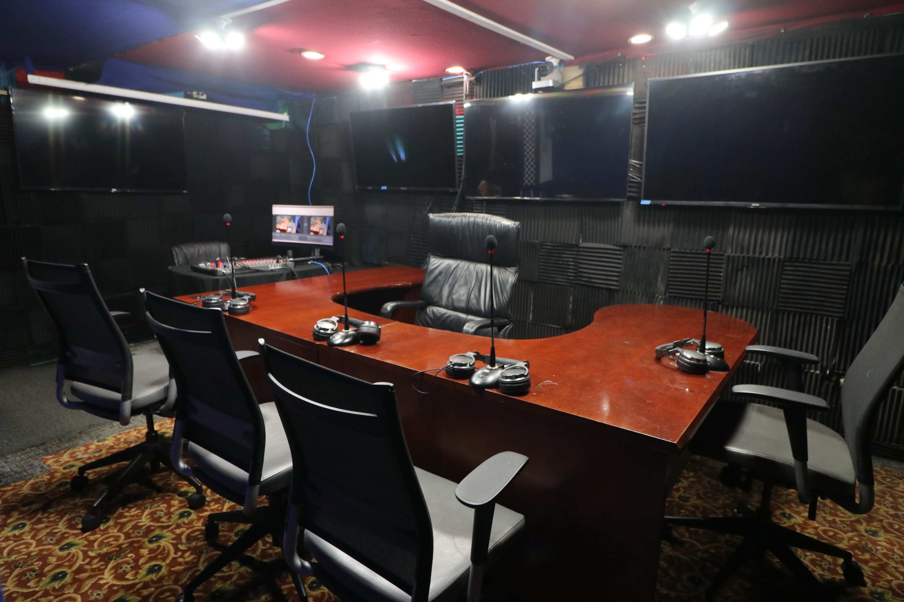 Broadcast-Ready Radio & Podcast Studio | 5 Mics | Columbus East Side Image in Brandywine, Columbus, OH