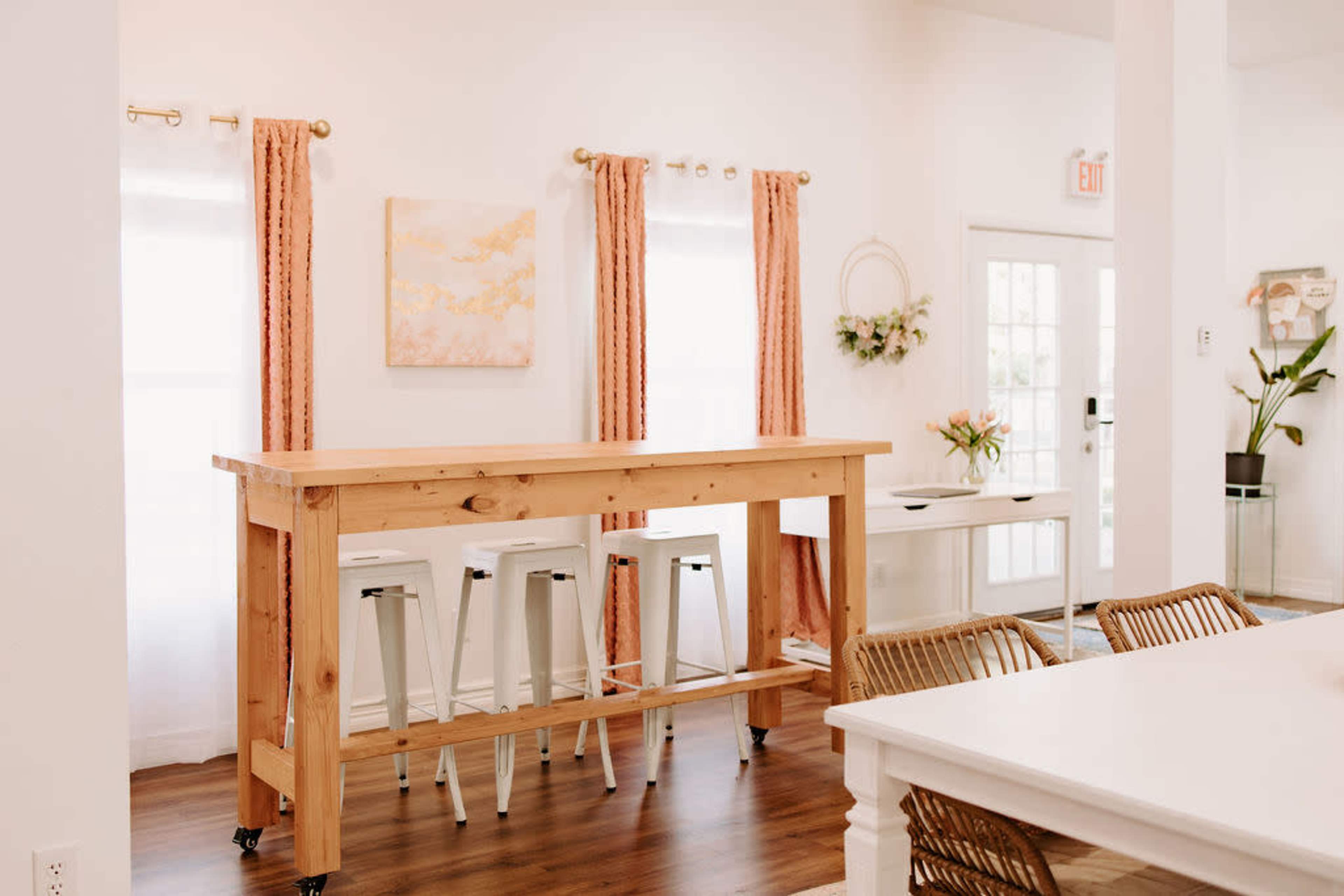 Chic & Cozy Event Venue for Celebrations, Classes, & Photoshoots Image in Kentwood Manor, San Antonio, TX