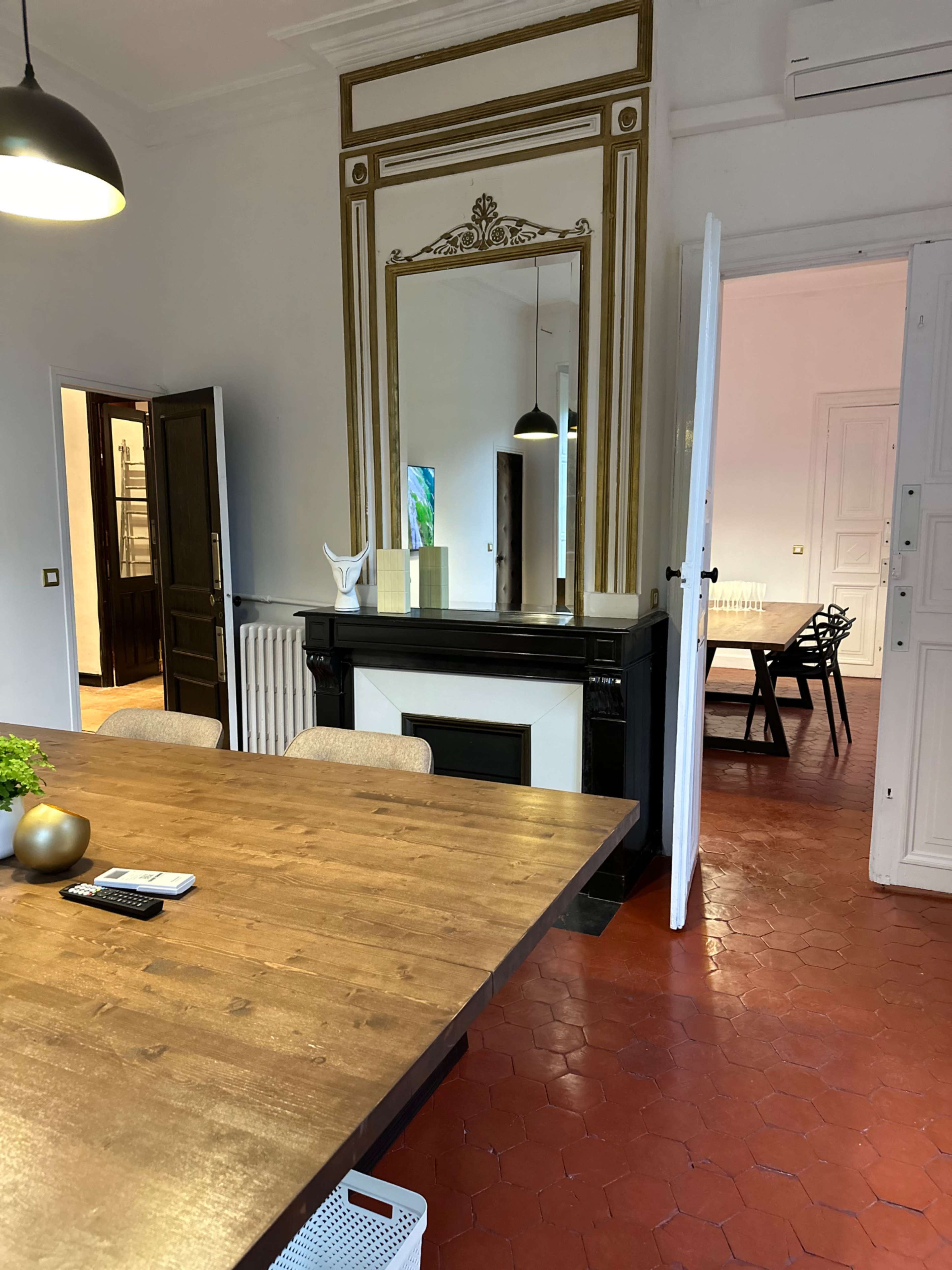 Appartement haussmanien, rénové et spacieux. Image in Ctre Ville, NIMES